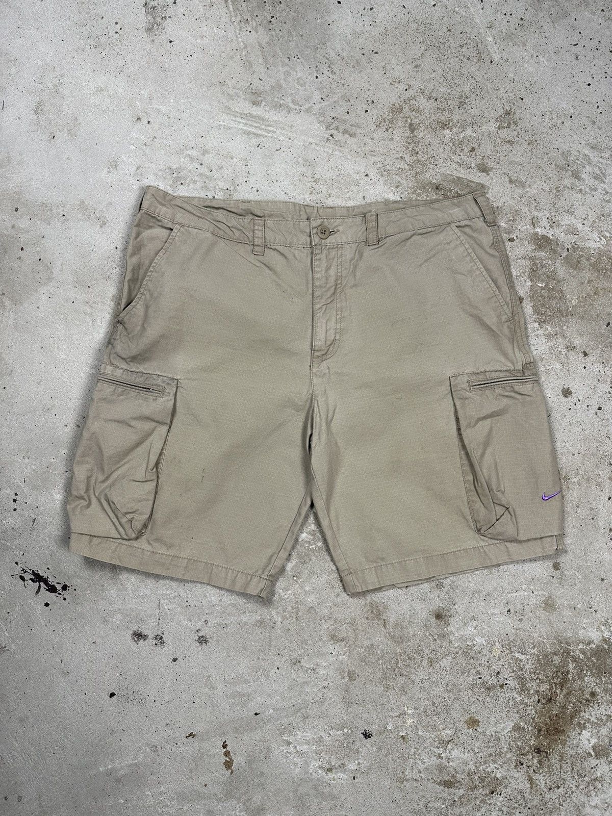 Nike × Vintage Vintage Y2K Nike Beige Baggy Cargo Shorts Swoosh Size US 38 / EU 54 - 1 Thumbnail