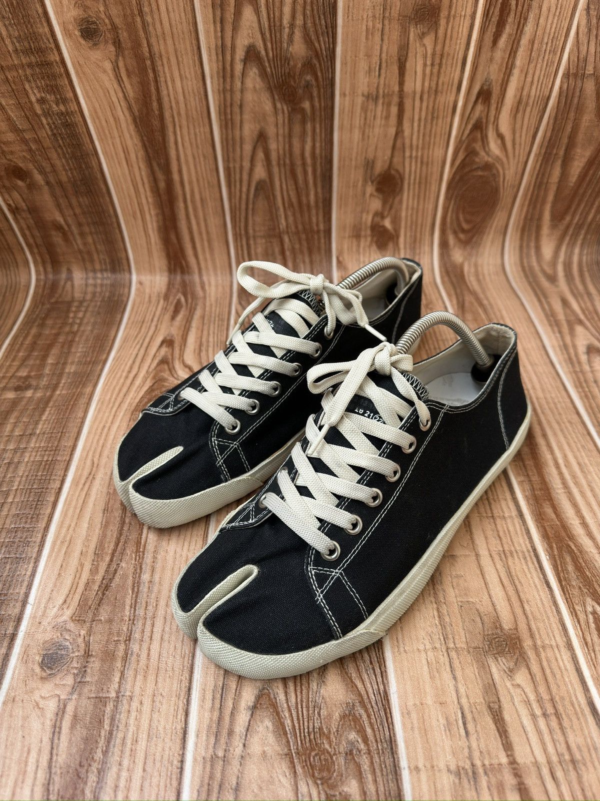 Maison Margiela Maison Margiela Canvas 'Tabi' Lowtops Size US 10 / EU 43 - 3 Thumbnail
