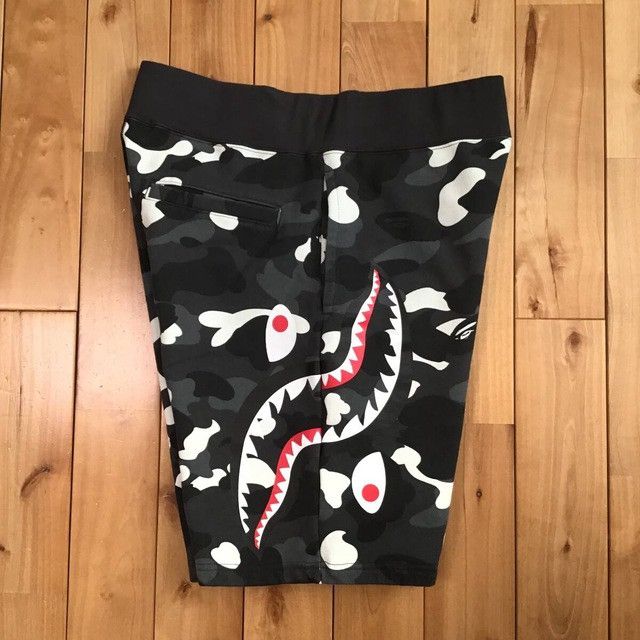 Bape 💫Glow in the dark💫 BAPE city camo shark sweat shorts ★size M Size US 32 / EU 48 - 4 Thumbnail