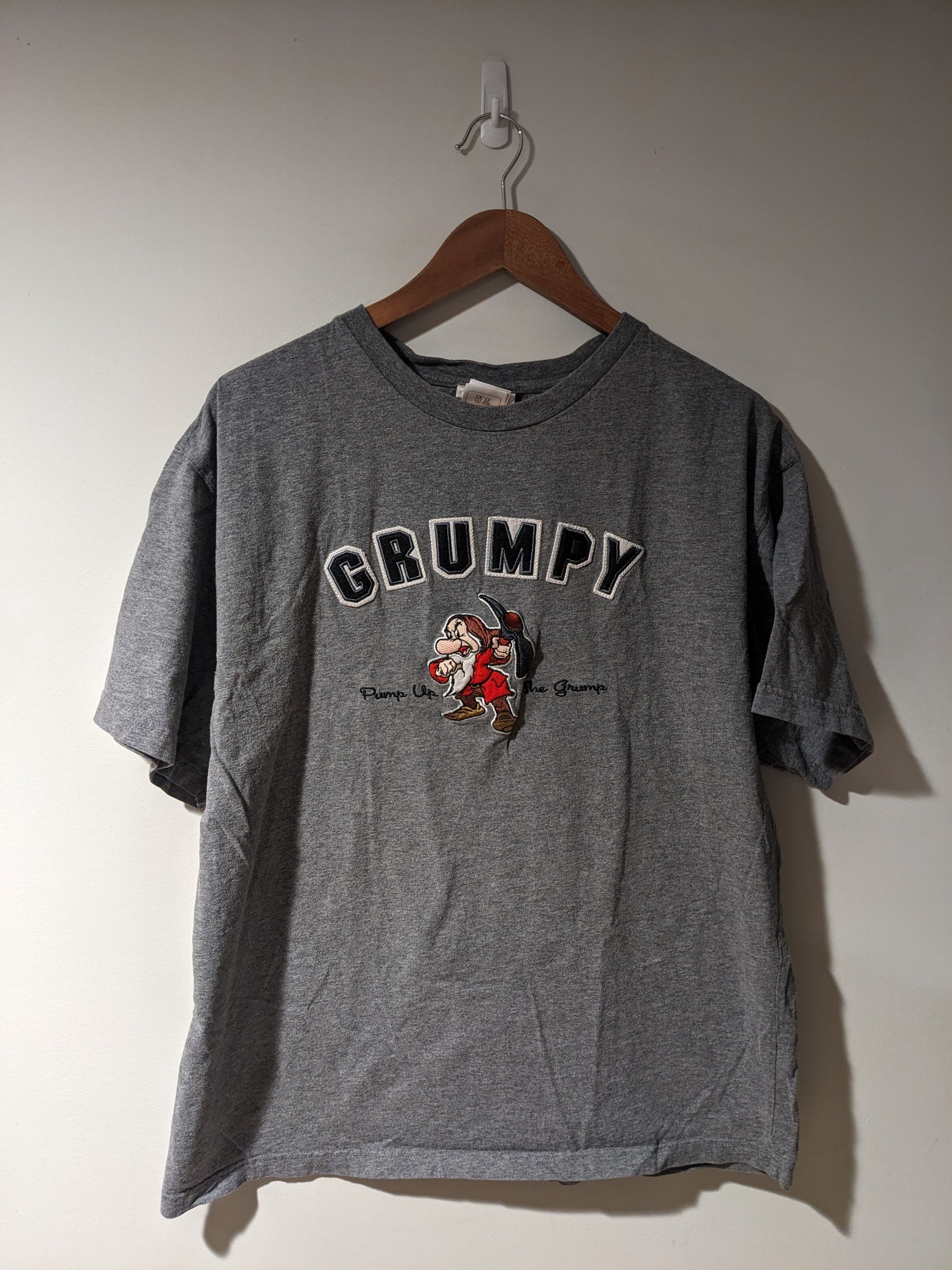 Disney × Vintage Vintage Y2K Snow White and the Seven Dwarfs Grumpy T-Shirt Size US XL / EU 56 / 4 - 1 Thumbnail