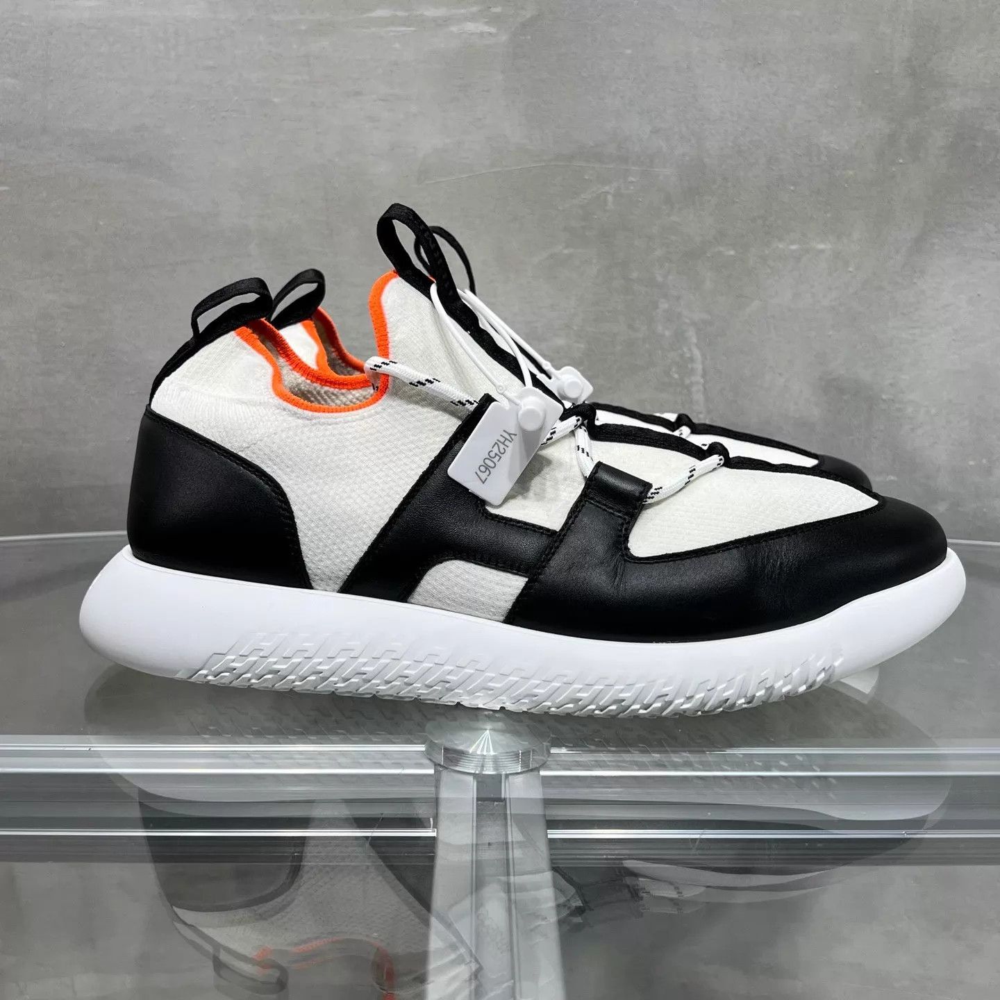 Hermes Hermes Duel Color Blocked Sneakers Black White Size 41 Size US 8 / EU 41 - 4 Thumbnail