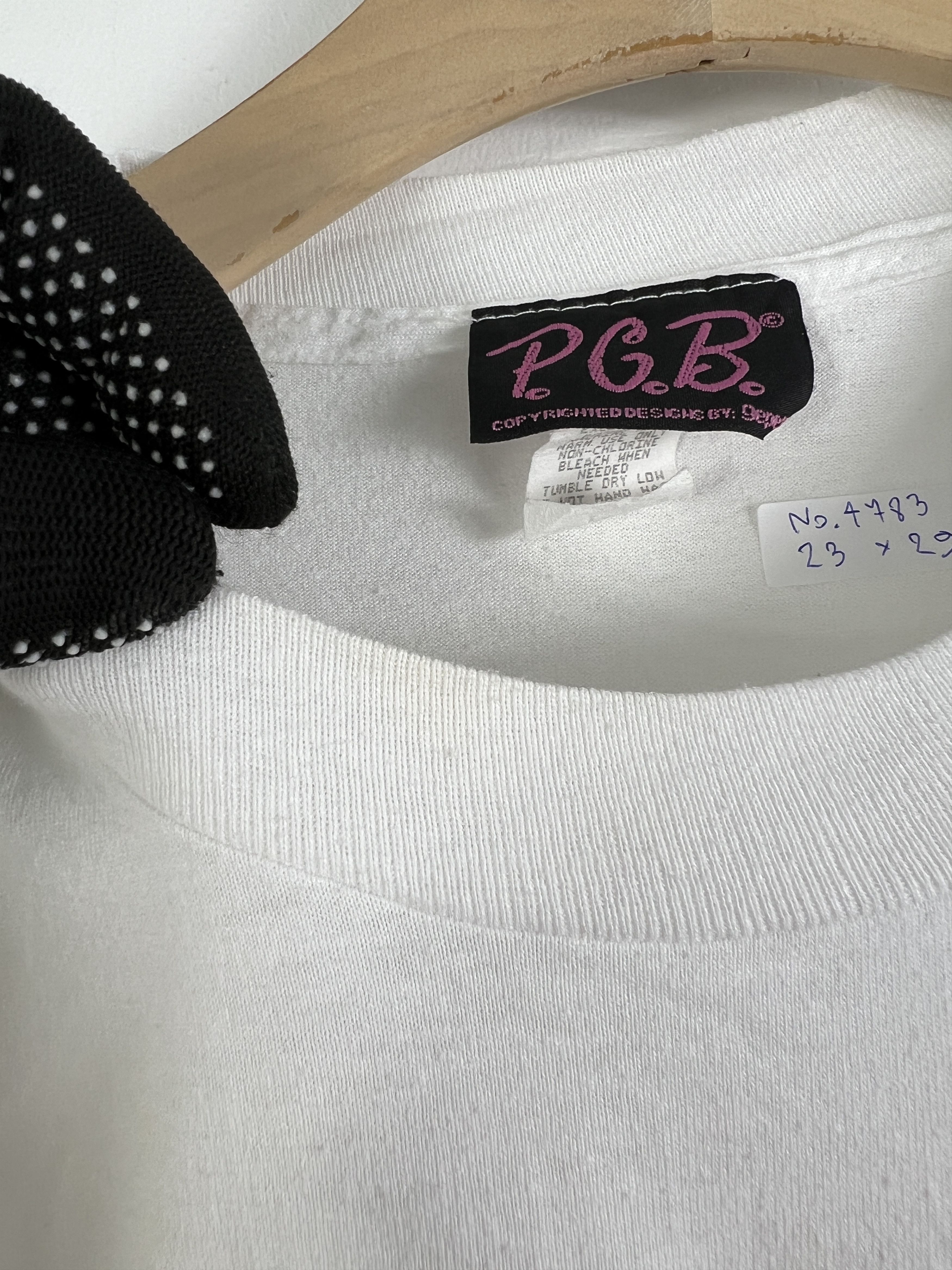 Vintage No.4783 Vintage 90s Floral Embroidery Pocket Tee (L) Size US L / EU 52-54 / 3 - 8 Thumbnail