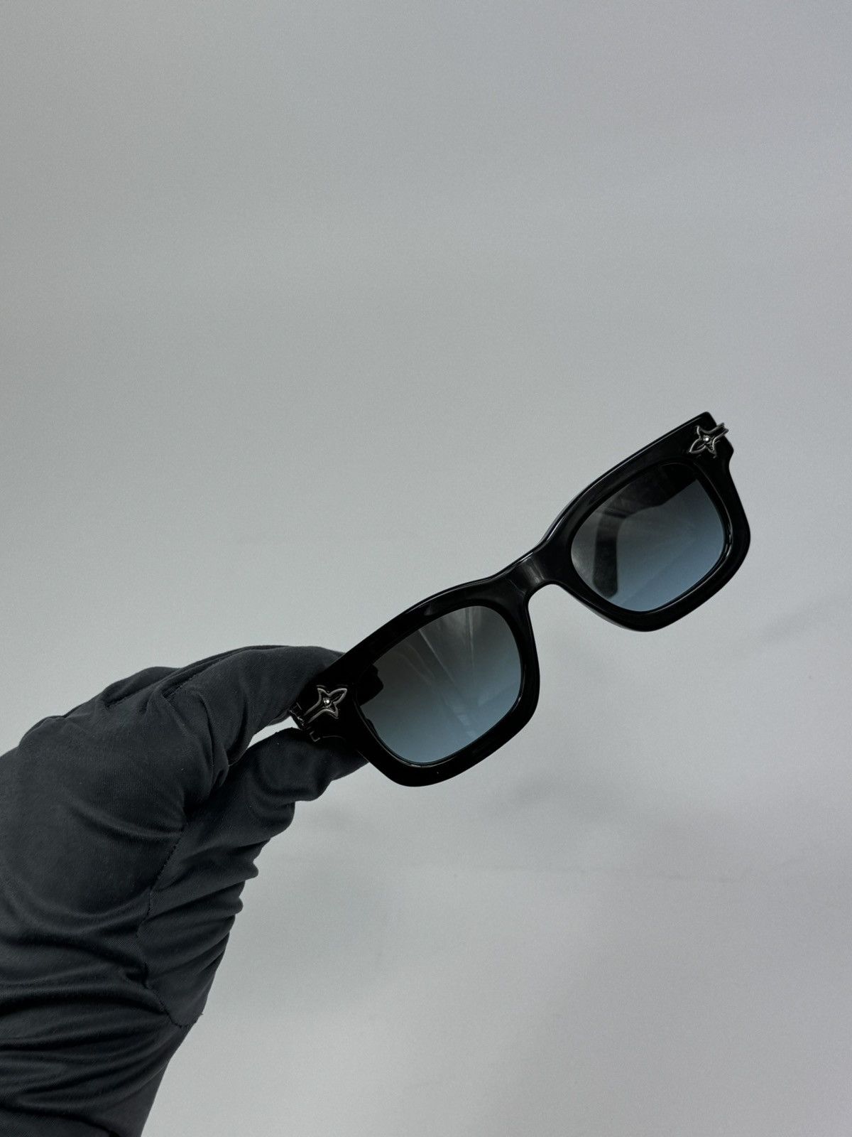 Louis Vuitton PHARRELL WILLIAMS LV ARABESQUE SUNGLASSES Size ONE SIZE - 4 Thumbnail