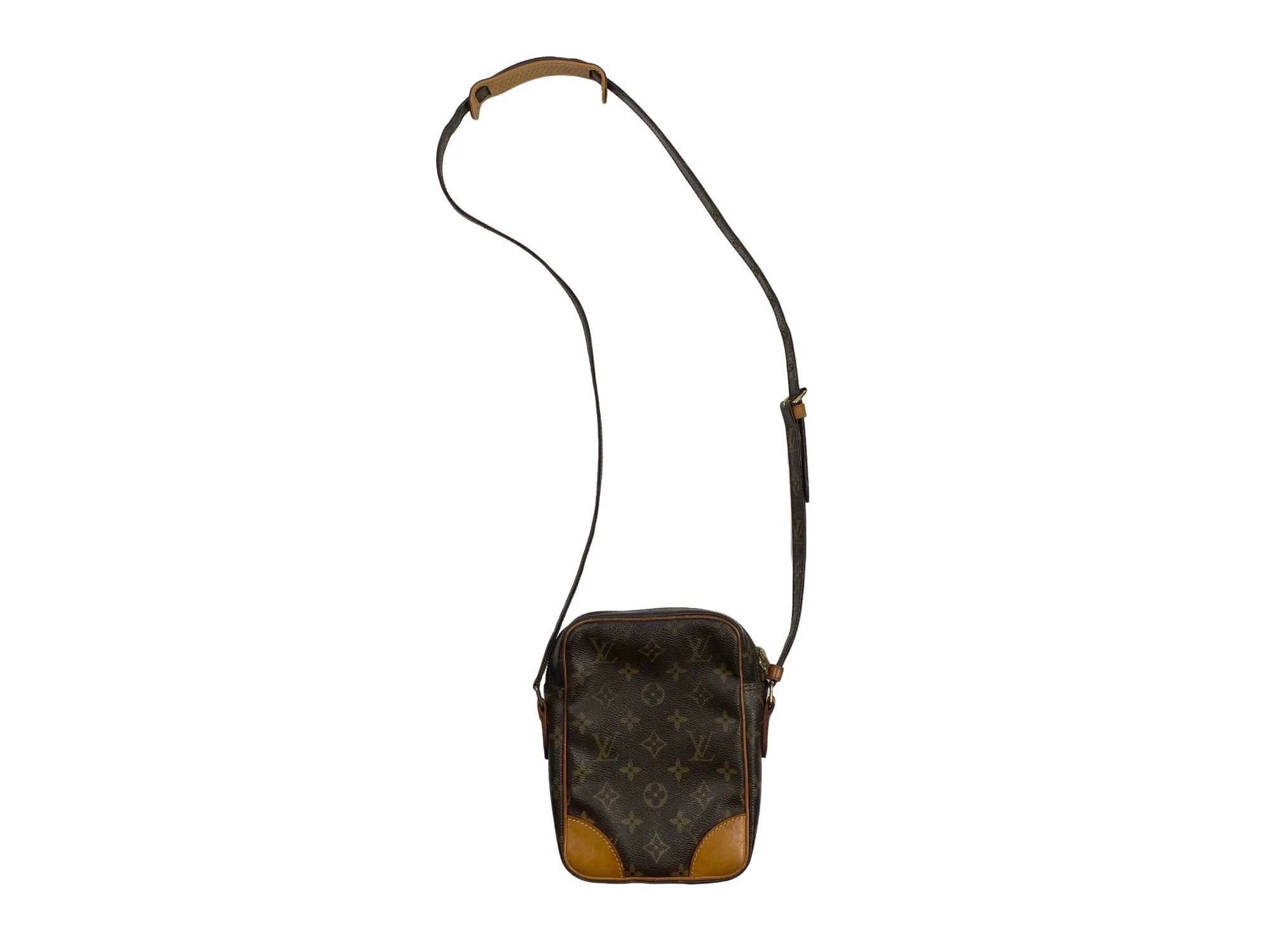 Louis Vuitton LV Vintage Monogram Vertical Single Camera Bag 22x17cm Size ONE SIZE - 1 Thumbnail