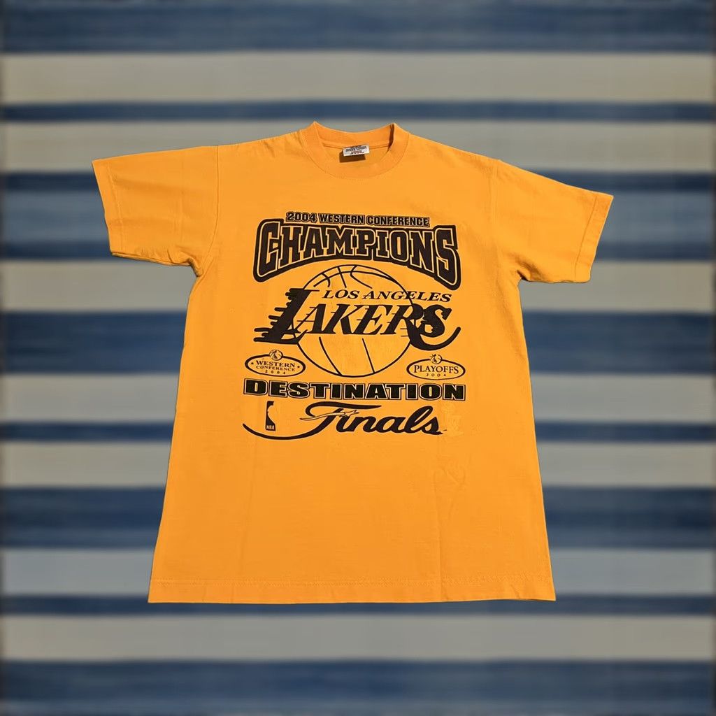 NBA VINTAGE Nike Shirt LAKERS Yellow 2004 NBA Playoffs Kobe Shaq Medium Mens T-Shirt Yellow LAKERS Shirt 2004 NBA Playoffs Mens M Size US M / EU 48-50 / 2 - 1 Thumbnail