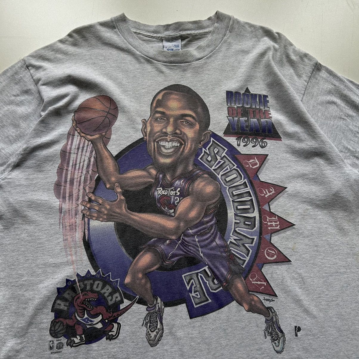NBA × Salem Sportswear × Vintage Vintage 90s Toronto Raptors Stoudamire NBA Salem T Shirt XL Size US XL / EU 56 / 4 - 2 Thumbnail
