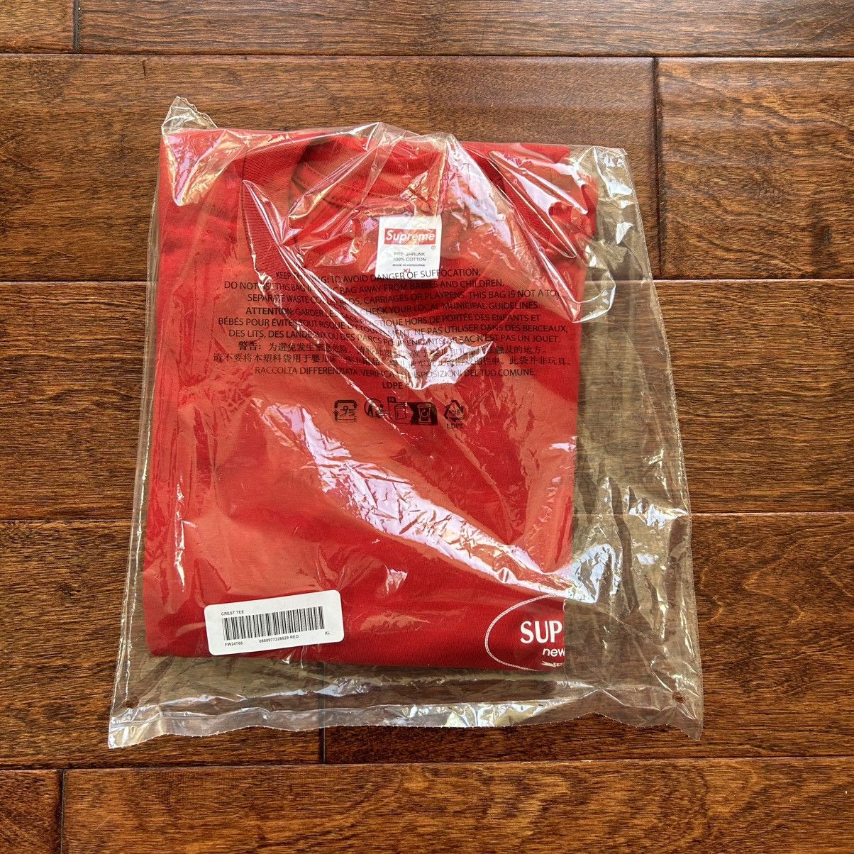 Supreme Supreme Crest Tes Size US XL / EU 56 / 4 - 1 Thumbnail