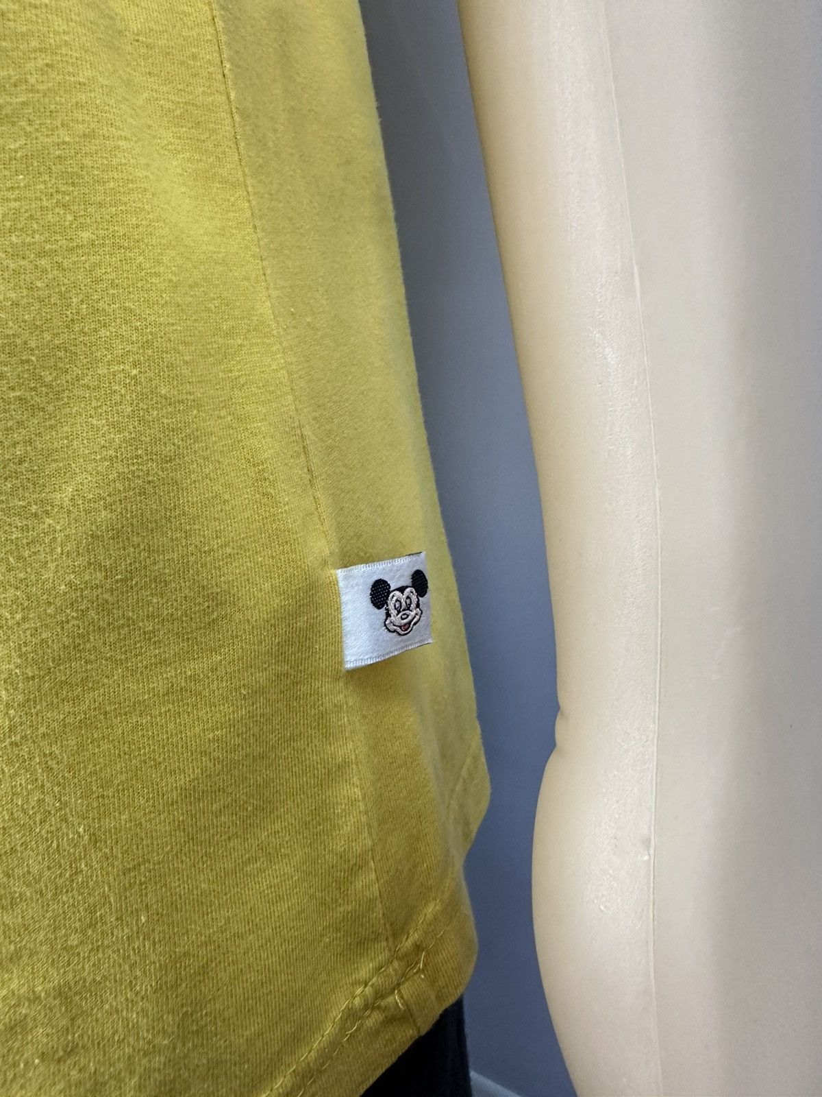 Disney Mickey Unlimited Full Body Yellow Shoe Vintage Tshirt A581 Size US M / EU 48-50 / 2 - 5 Thumbnail