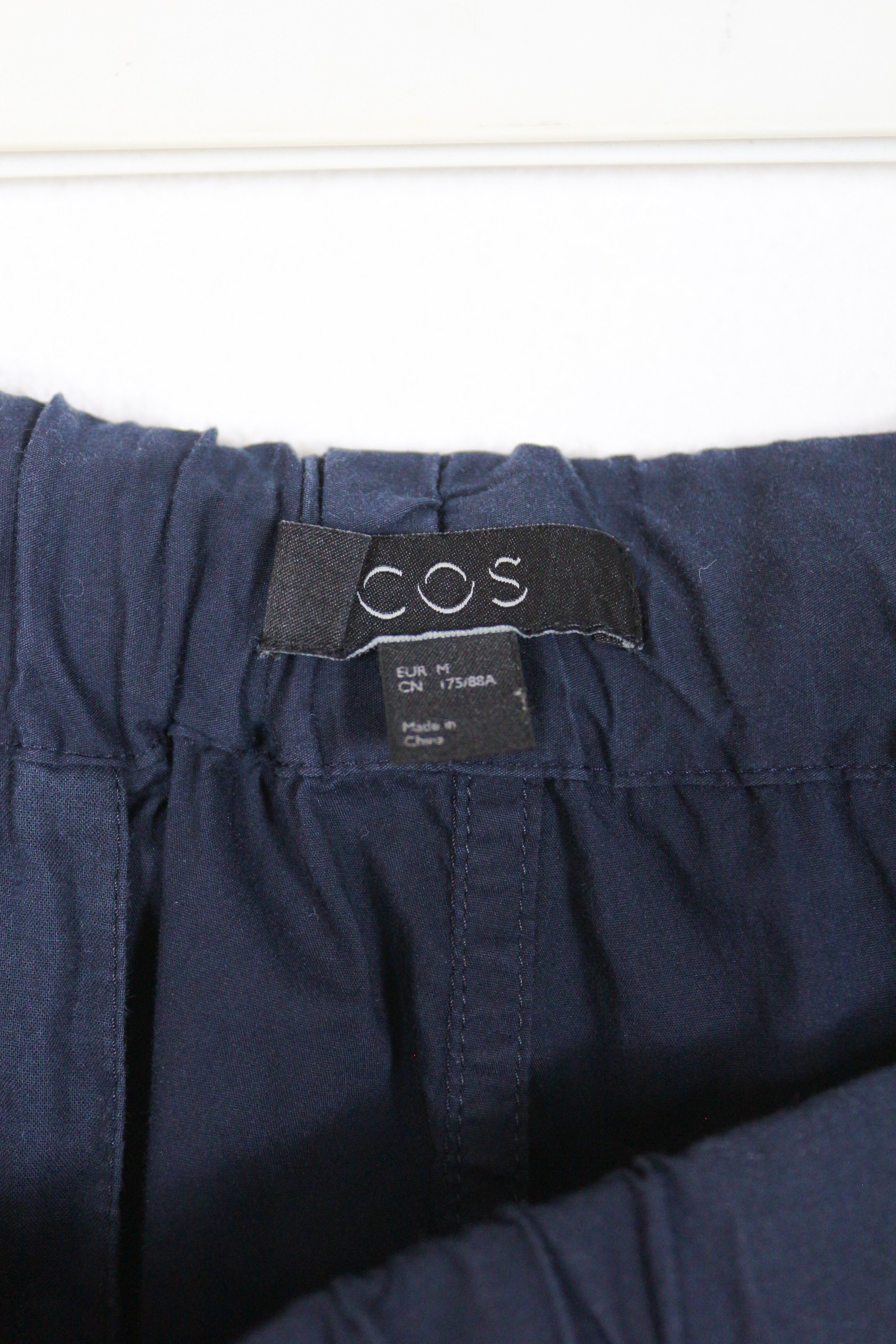 Cos COS Lightweight Pleated Navy Avant Garde Shorts Size US 32 / EU 48 - 5 Thumbnail