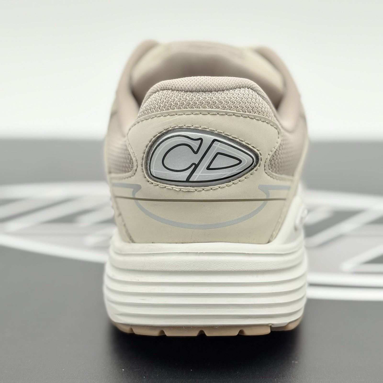 Dior Dior B30 Reflective Sneaker ' Tan White ' | GREAT CONDITION! Size US 8 / EU 41 - 3 Thumbnail