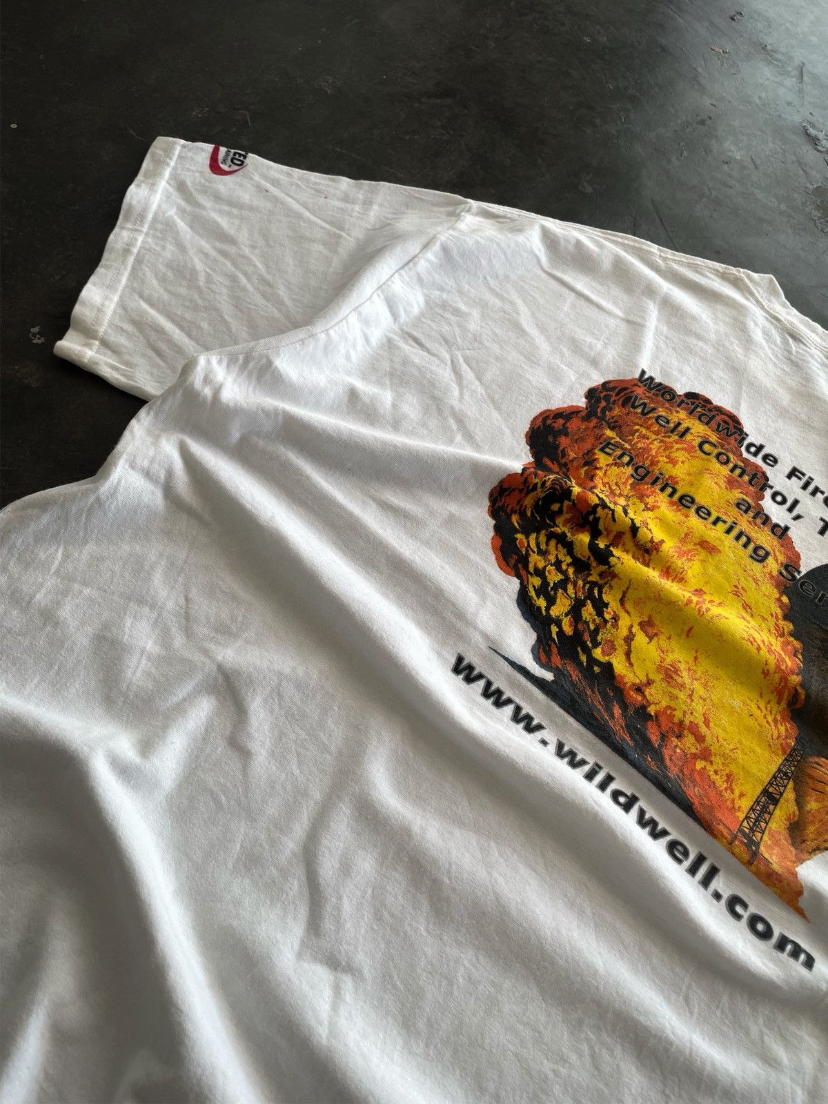 Delta Vintage Wild Well Control Firefighter Graphic Tee Size US XL / EU 56 / 4 - 5 Thumbnail