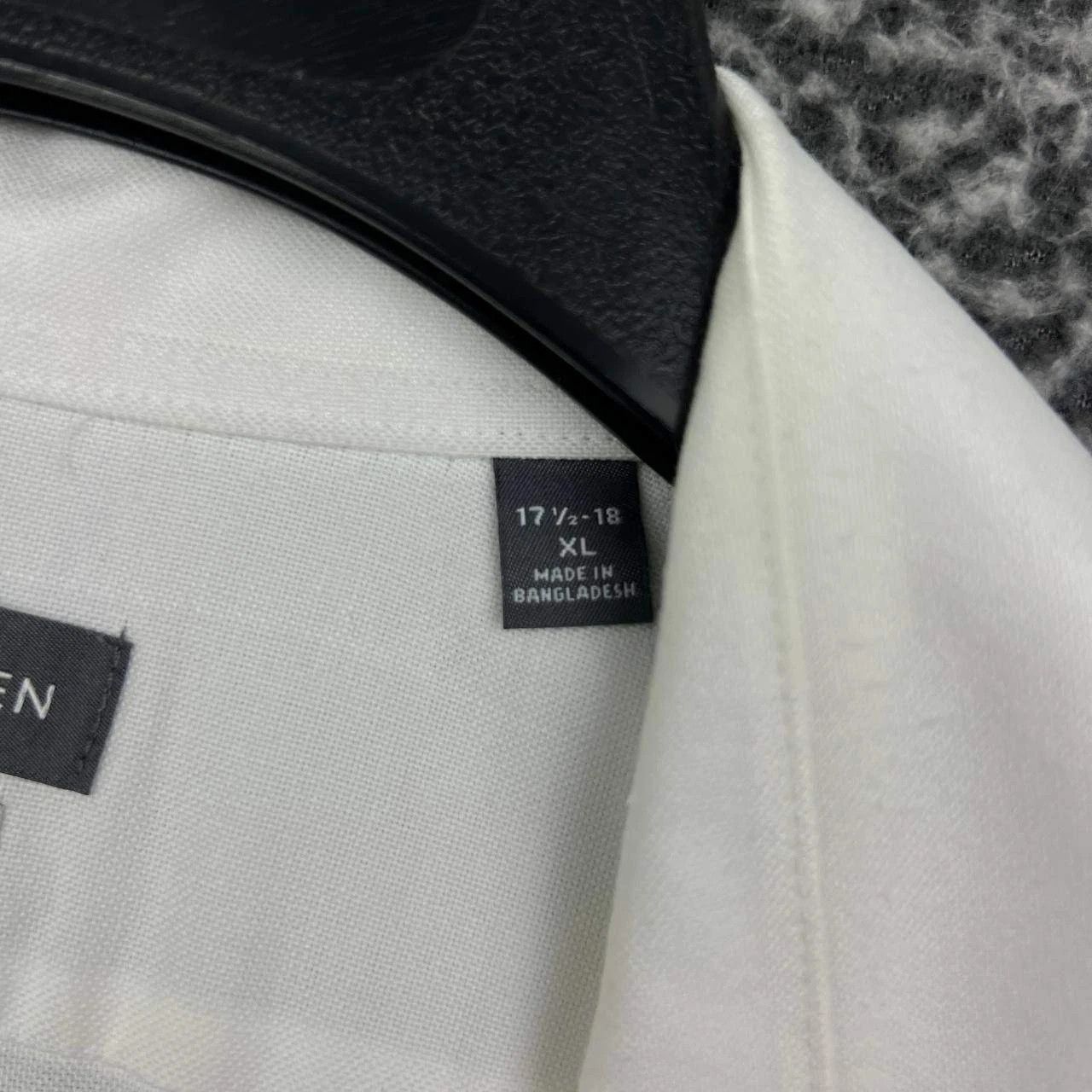 Van Heusen Van Heusen Button Up Shirt Men 17 1/2-18 XL White Collared Size US XL / EU 56 / 4 - 2 Thumbnail