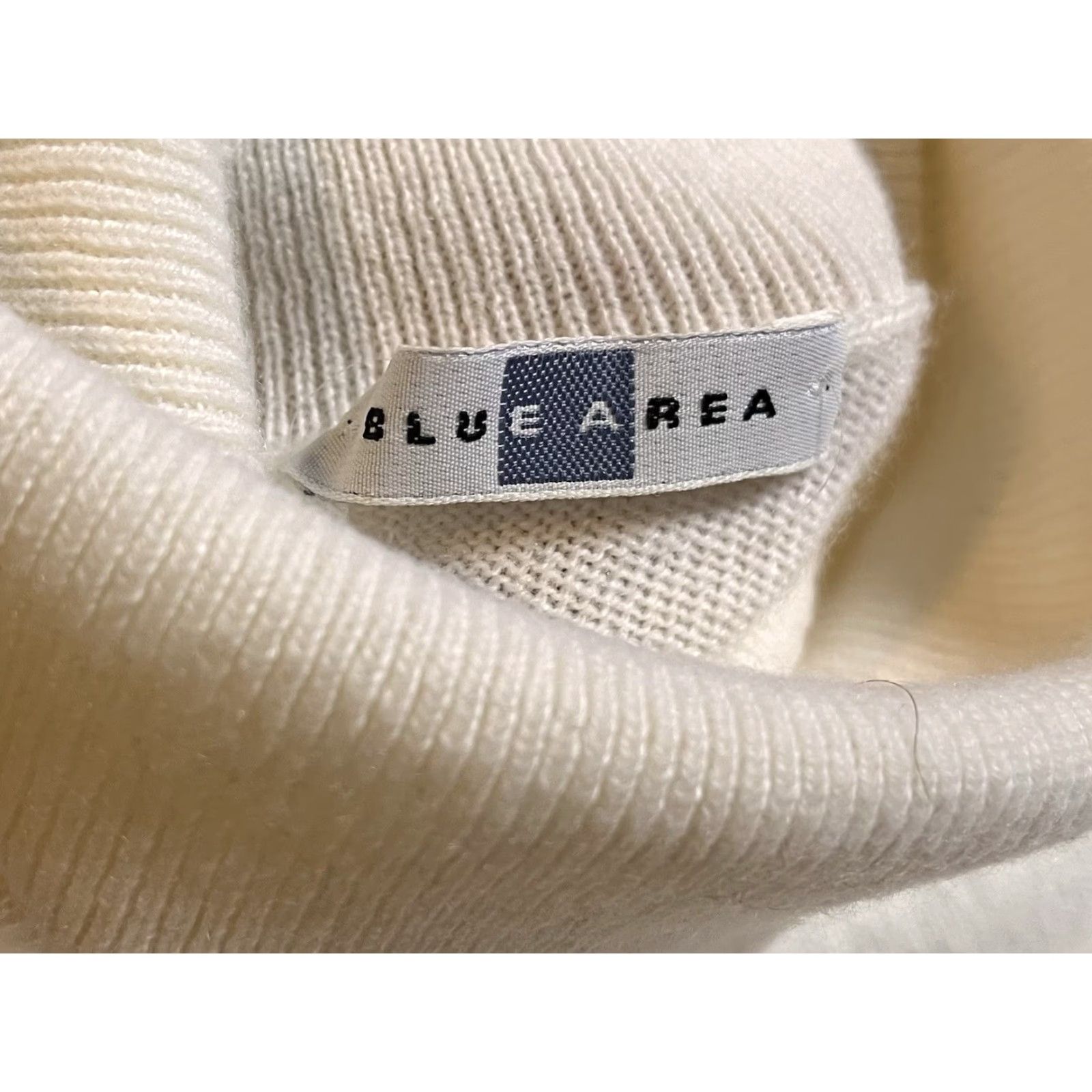 Area Blue Area Italy 100% Cashmere Turtleneck Sweater Women’s L White Iridescent Glitter Pullover Knit Size L / US 10 / IT 46 - 4 Thumbnail