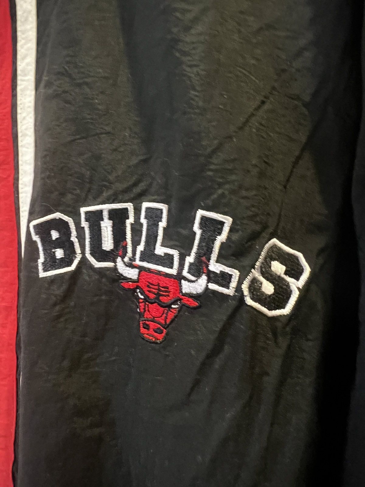 NBA × Starter × Vintage Vintage 1990's Starter Chicago Bulls NBA Hooded Windbreaker Size US L / EU 52-54 / 3 - 4 Thumbnail