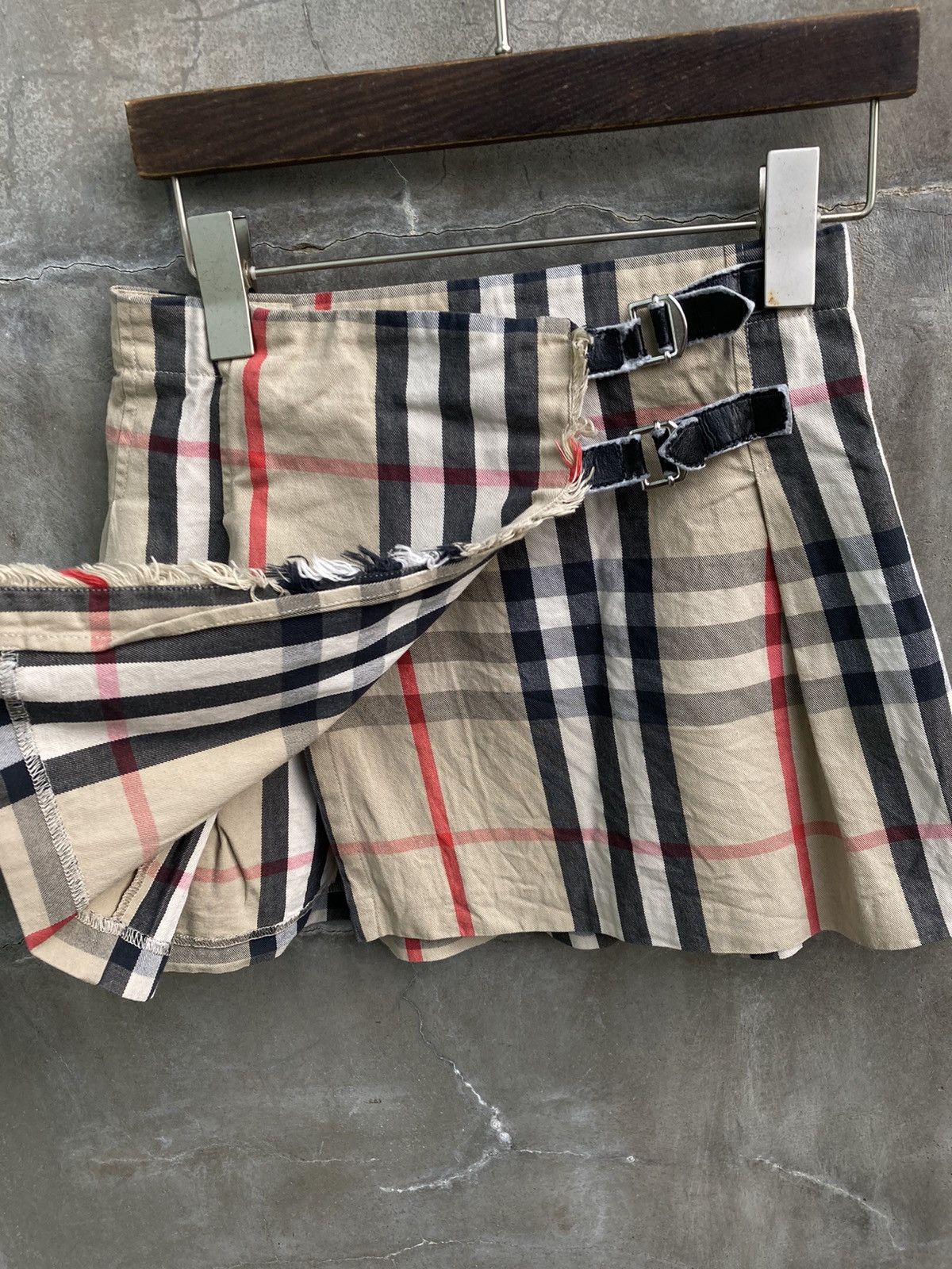Burberry Plaid Mini Skirt Size 26" / US 2 / IT 38 - 4 Thumbnail