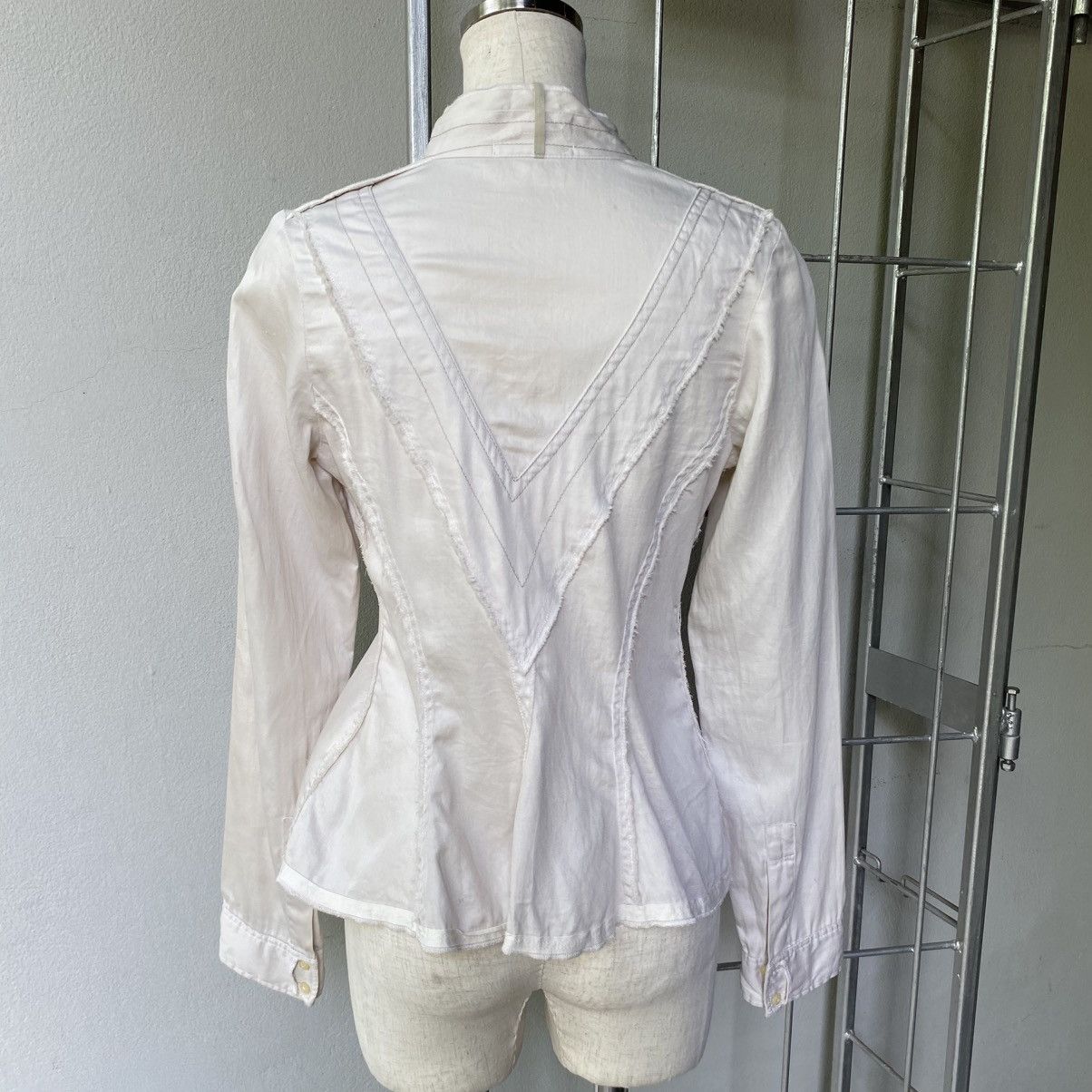 Marithe + Francois Girbaud MARITHE + FRANÇOIS GIRBAUE Grey V-Neck Button-Up Shirt Size S / US 4 / IT 40 - 8 Thumbnail