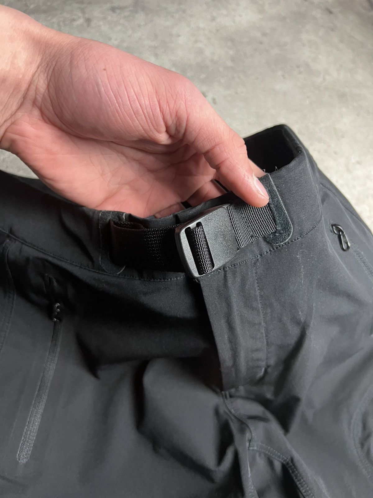Arc'teryx Vintage Arcteryx Nylon Black Cargo Pants Travis Style Size 26" / US 2 / IT 38 - 9 Thumbnail