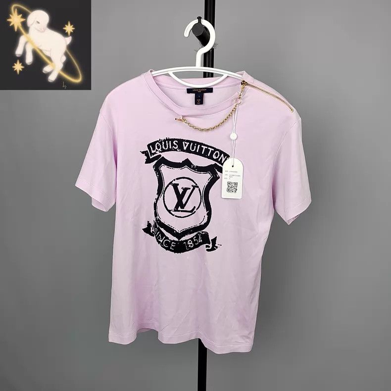 Louis Vuitton Louis Vuitton Light Purple Chain Crest Logo Short Sleeve Size S / US 4 / IT 40 - 1 Thumbnail