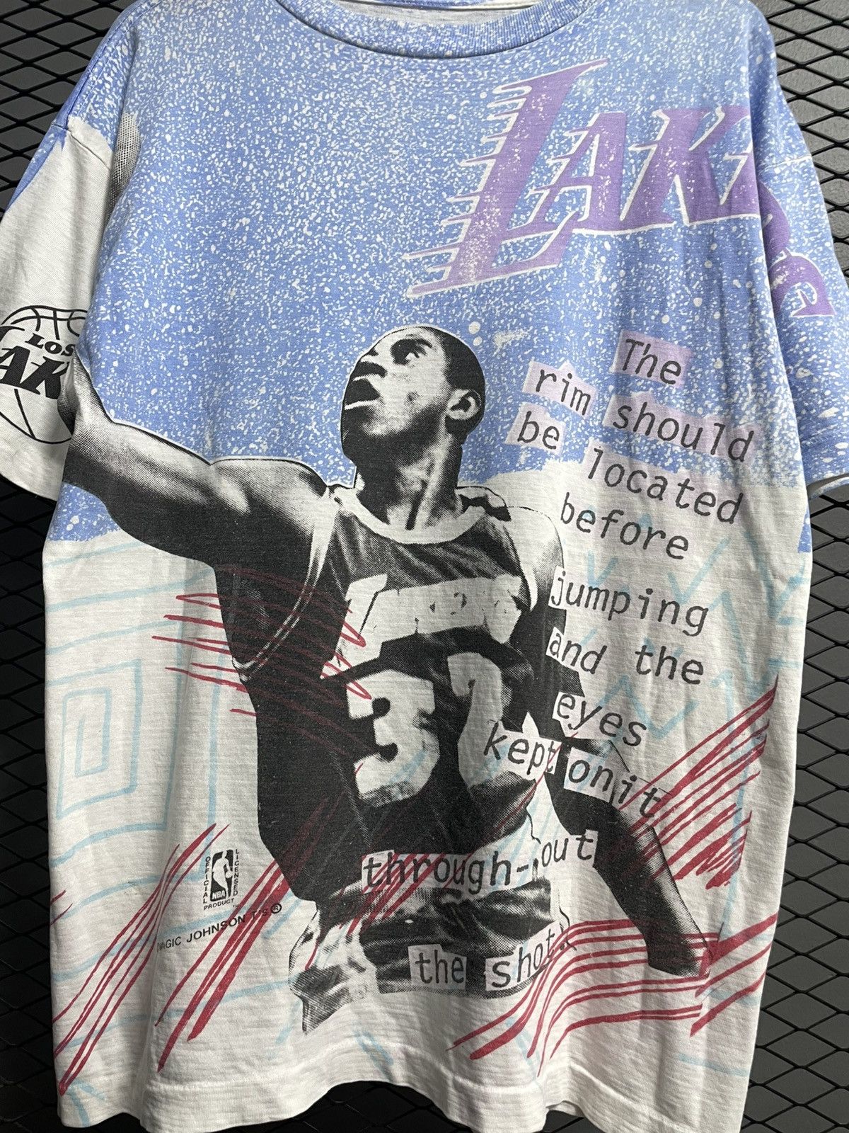 NBA Vintage 90s Magic Johnson Los Angeles Lakers T-shirt. Size US XL / EU 56 / 4 - 3 Thumbnail