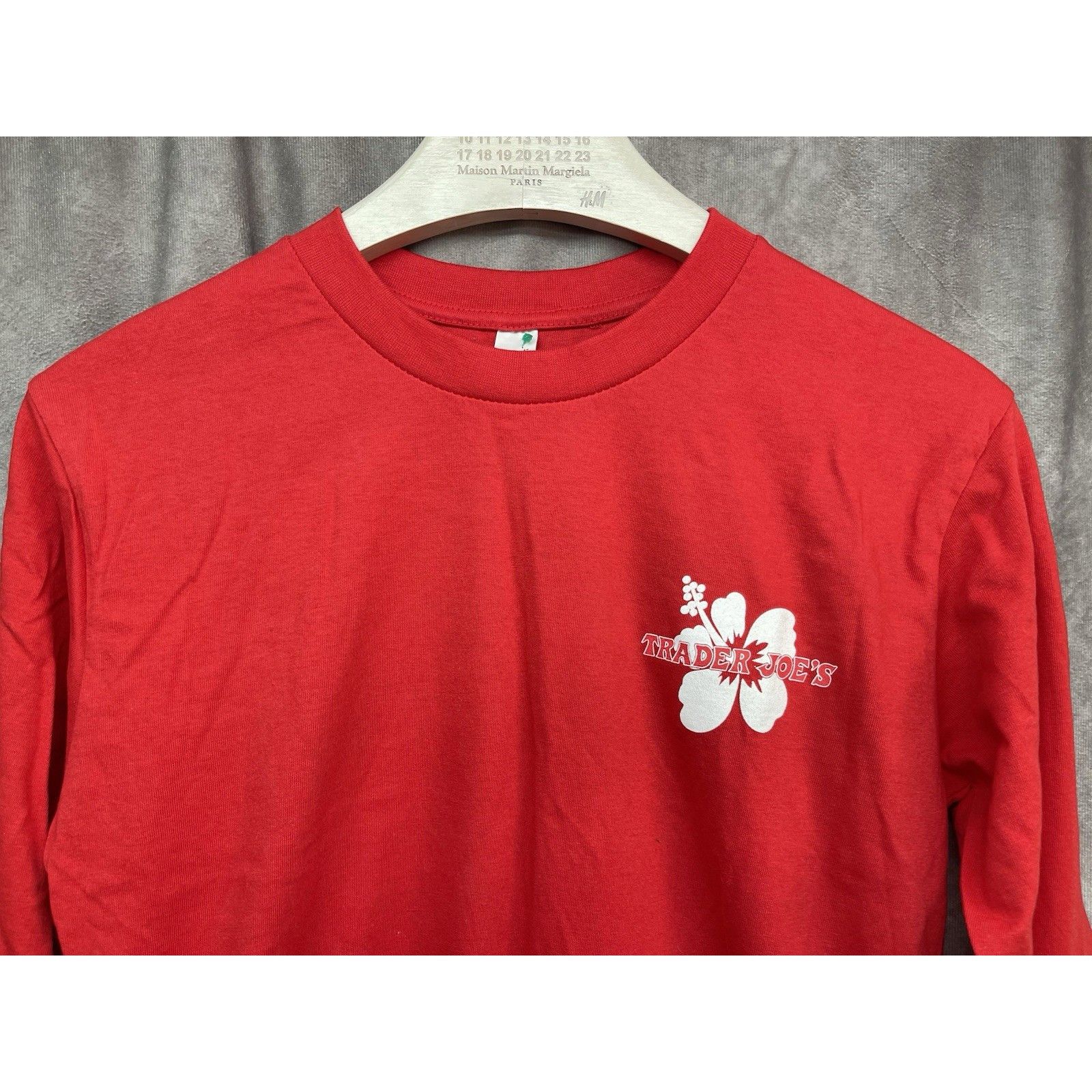 Other Trader Joe's Red Long Sleeve Shirt Hibiscus Flower Crewneck Size US S / EU 44-46 / 1 - 3 Thumbnail