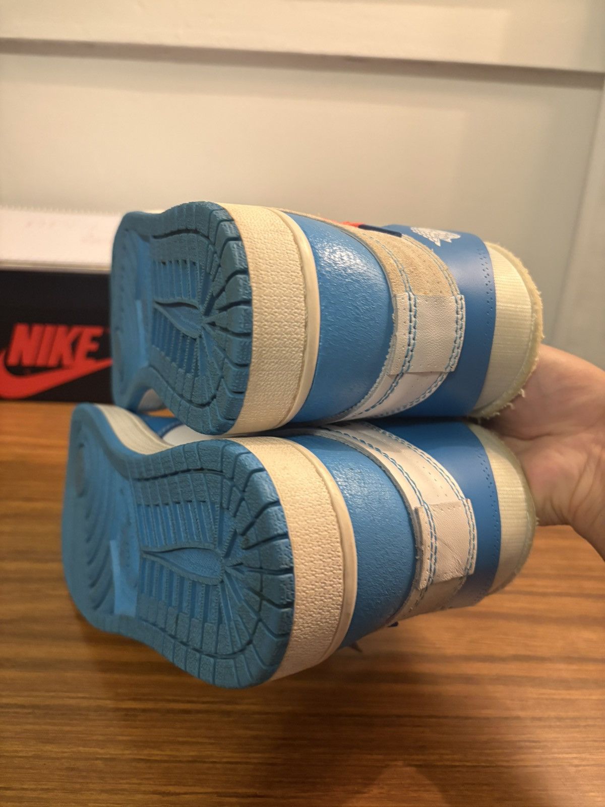 Nike × Off-White Off-White x Nike Air Jordan 1 UNC US7 Size US 7 / EU 40 - 13 Thumbnail