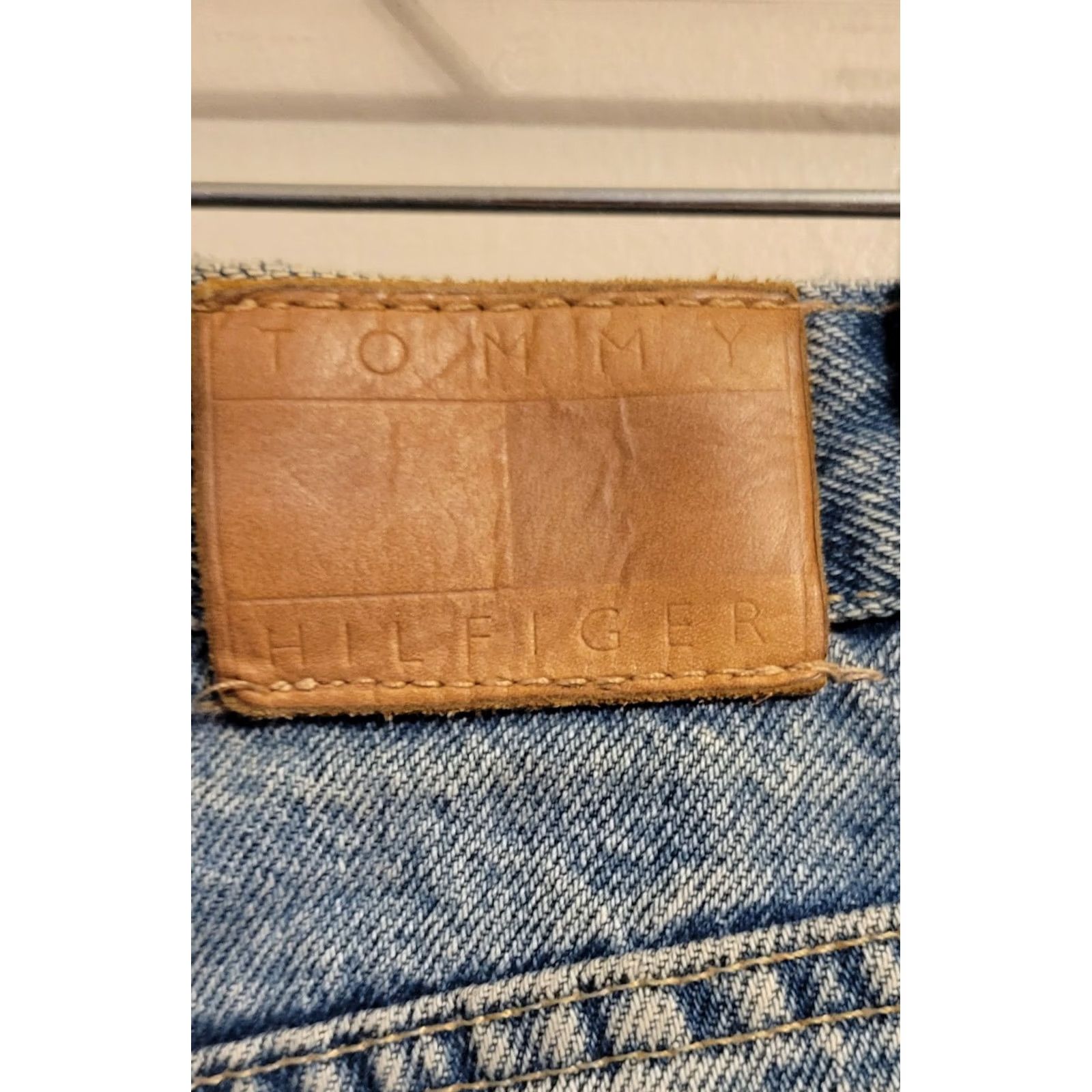 Tommy Hilfiger VINTAGE Tommy Hilfiger Jeans Boyfriend Size 6 Lt Wash Tapered Flag Womens Size 28" / US 6 / IT 42 - 6 Thumbnail