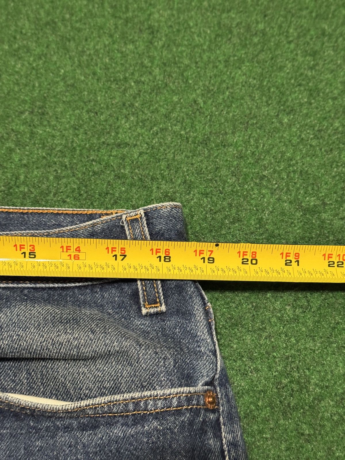 Levi's Vintage Clothing Vintage Levi’s 505 Straight Medium Wash 37x30 Denim Jeans Size US 37 - 5 Thumbnail