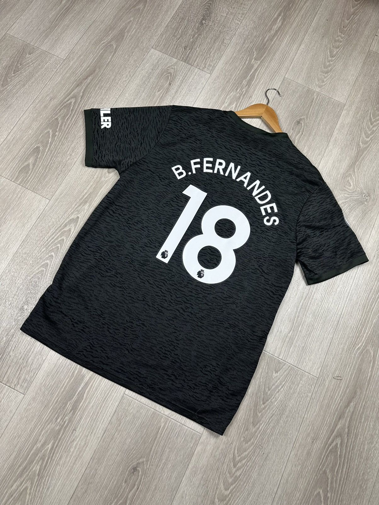 Adidas Adidas 2020/21 Manchester United Jersey #18 B. Fernandes Size US XXL / EU 58 / 5 - 6 Thumbnail