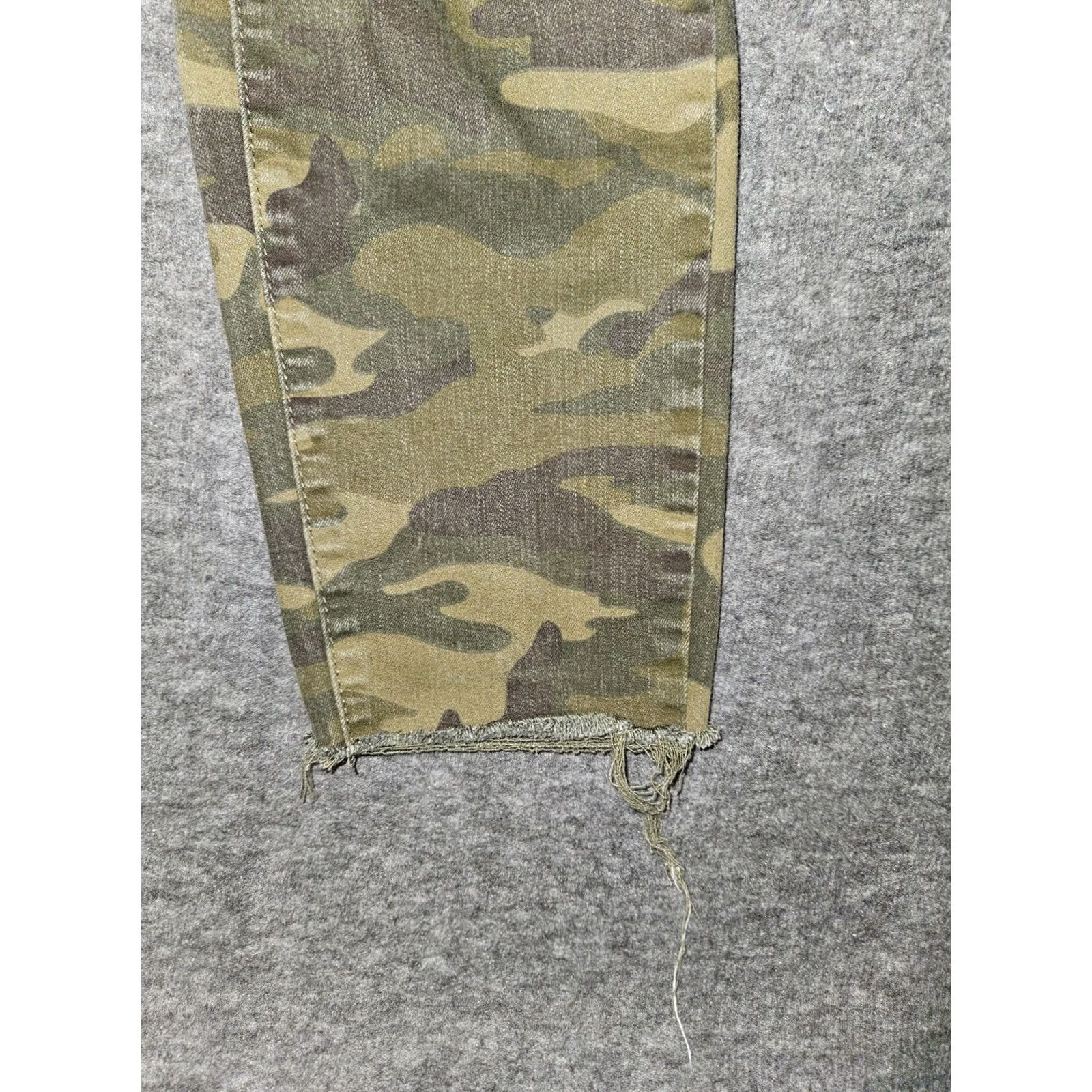 Vintage Judy Blue Skinny Fit Ankle Camo Jeans Women's 13/31 Mid Rise Distressed Frayed Camouflage Denim Pants Flannel? Size 34" / US 12 / IT 48 - 7 Thumbnail