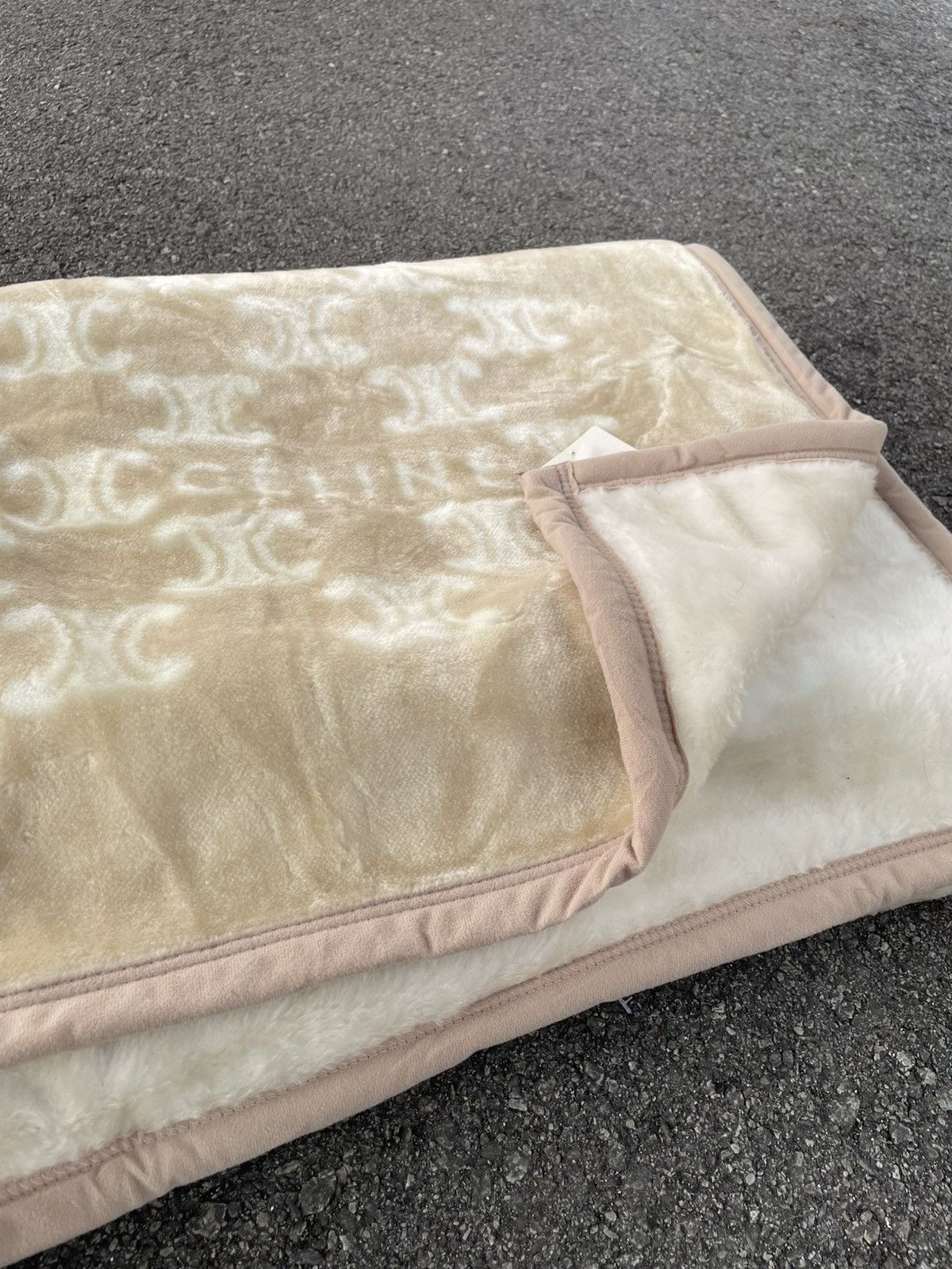 Celine Celine Monogram Velvet Blanket Size ONE SIZE - 8 Thumbnail