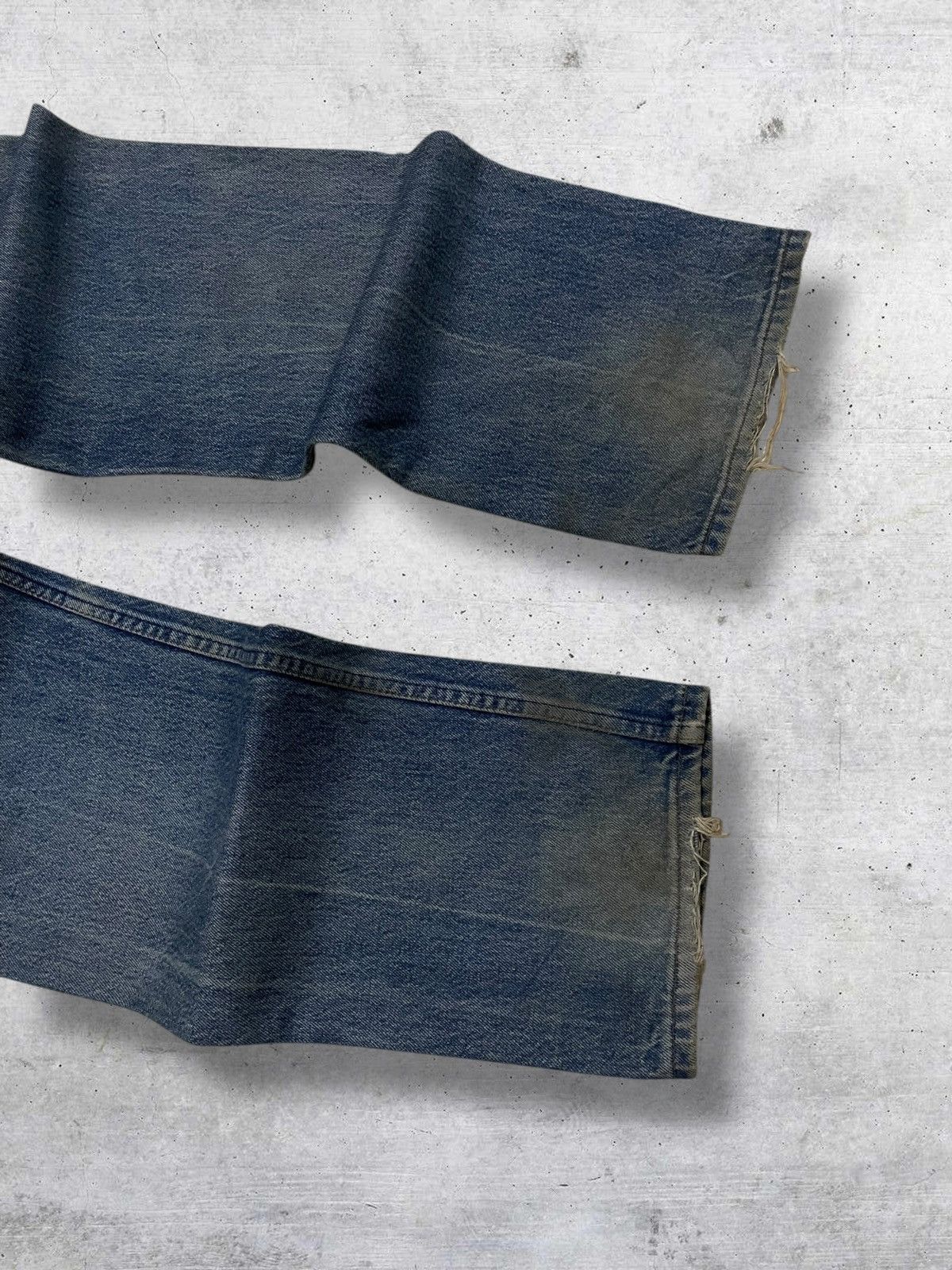 Levi's Vintage Clothing VINTAGE 501 LEVIS OG 90S DESIGNER RIPPED MUDWASH DIRT DENIM Size US 32 / EU 48 - 13 Thumbnail