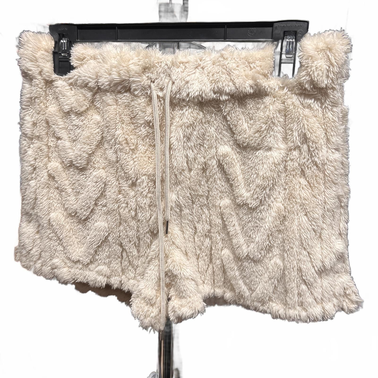 Almost Famous NWT Almost Famous Women's Beige Fuzzy Shorts Medium Size 32" / US 10 / IT 46 - 2 Thumbnail