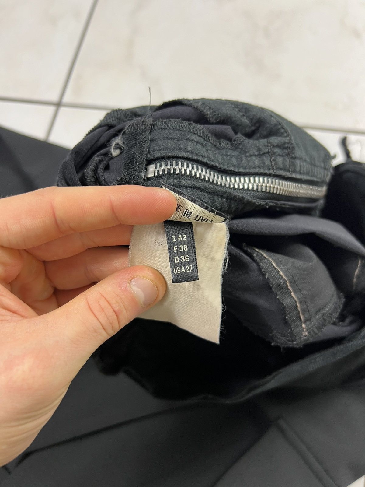Marithe + Francois Girbaud Marithe + Francois Girbaud nylon y2k cargo pocket zip pants Size 27" / US 4 / IT 40 - 23 Thumbnail