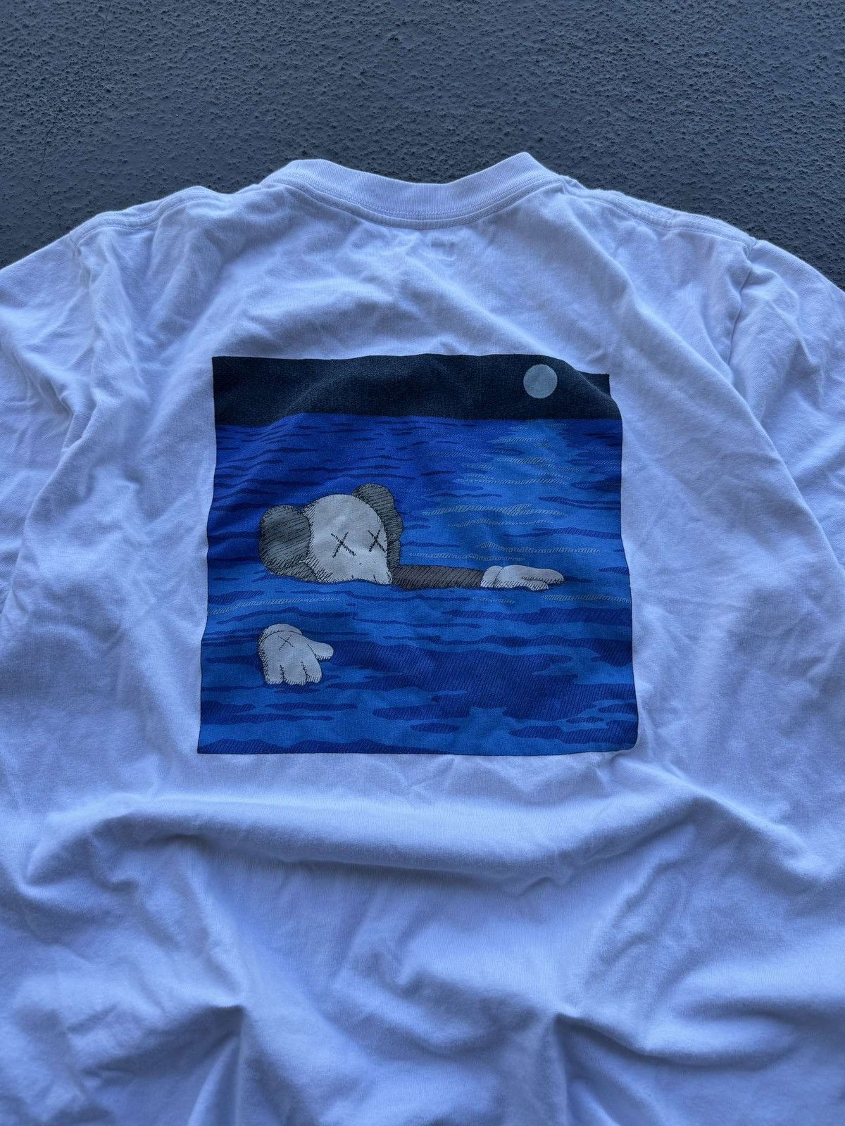Kaws × Vintage Sick Streetwear White and Blue Uniqlo Kaws Shirt Size US S / EU 44-46 / 1 - 5 Thumbnail