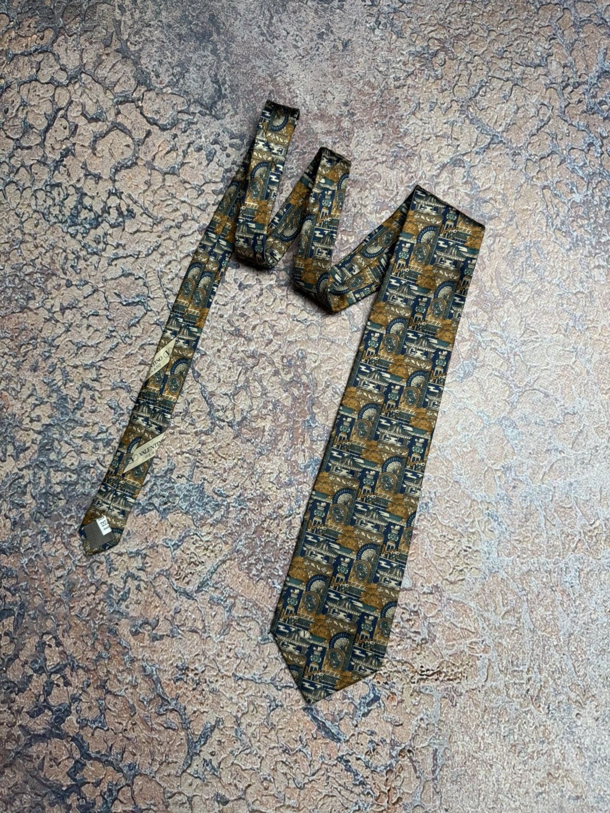 Valentino × Vintage Vintage VALENTINO tie made in Italy🇮🇹 Size ONE SIZE - 1 Thumbnail