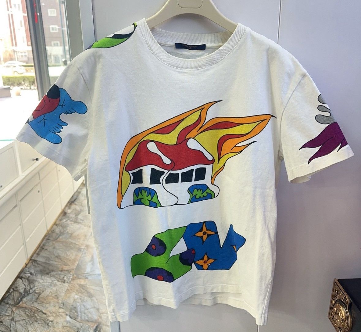 Louis Vuitton Louis Vuitton size L Cartoon LOGO printed T shirt with ro Size US L / EU 52-54 / 3 - 1 Thumbnail