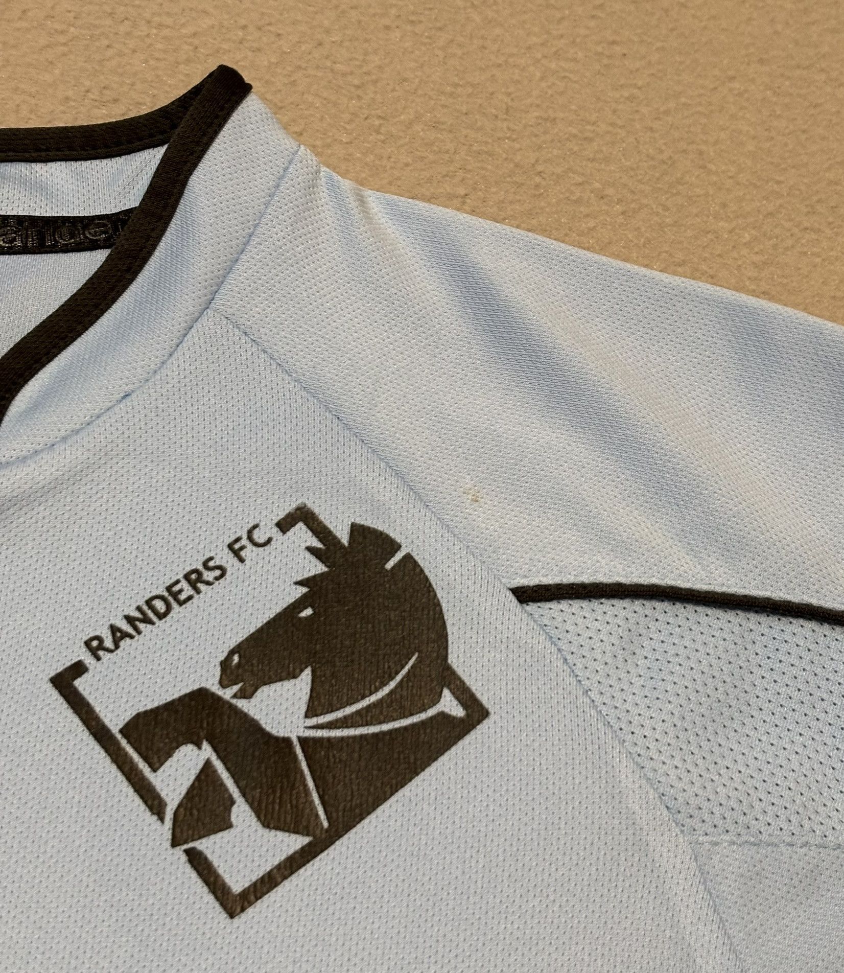 Umbro Randers FC 2009/2010 Umbro Football Jersey Size S Size US S / EU 44-46 / 1 - 9 Thumbnail