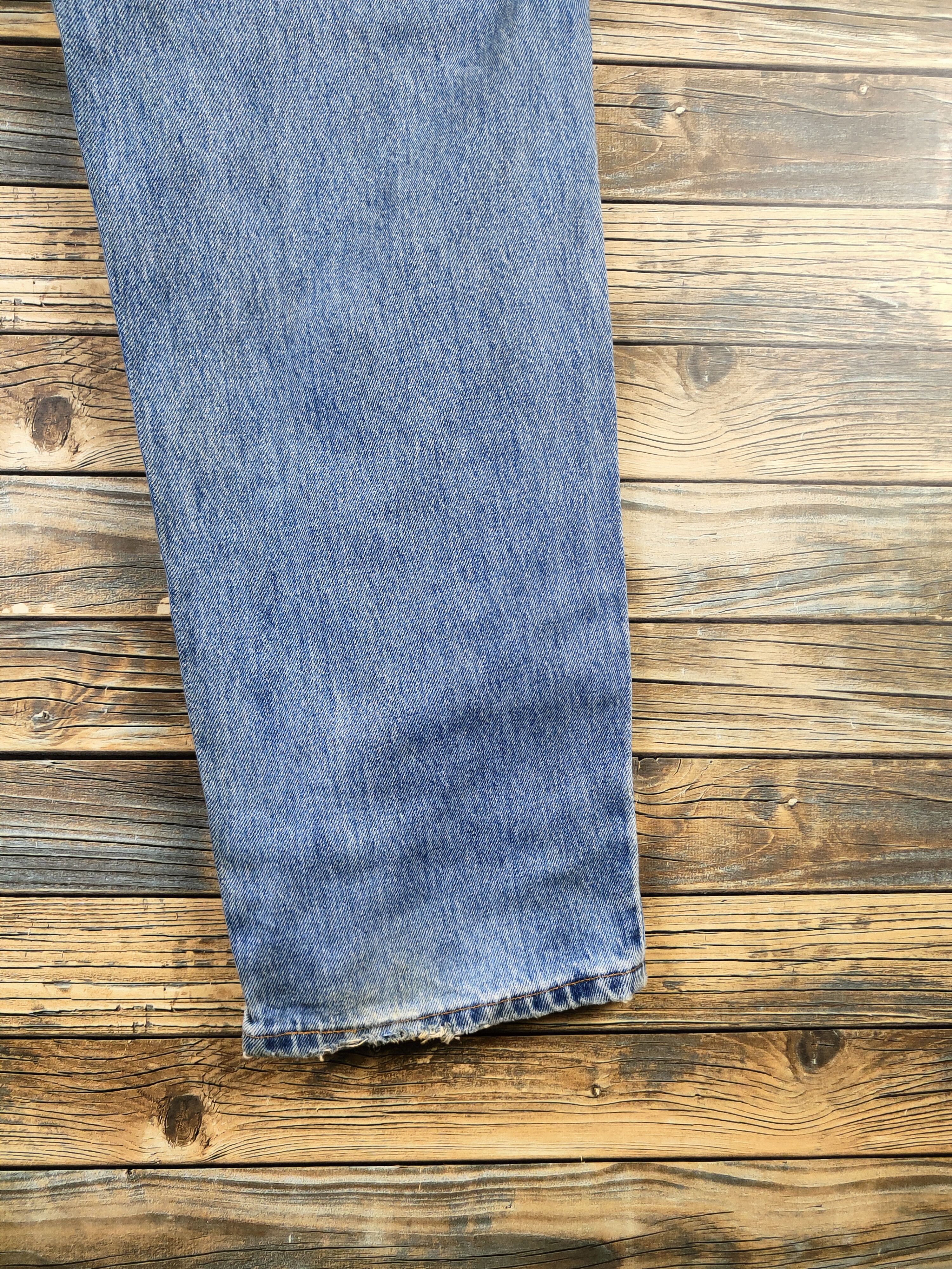Levi's 550 Levi's Blue Distressed Ripped denim Jeans #S2837 Size US 35 - 12 Thumbnail