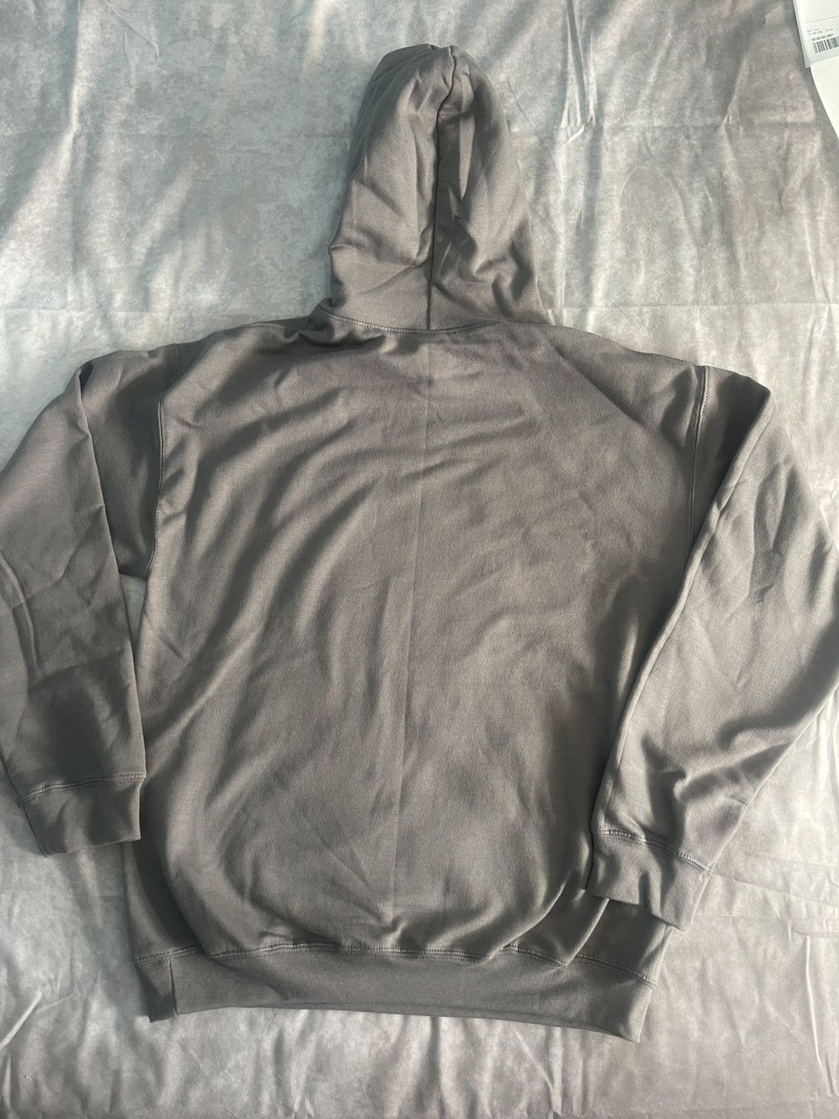 Gildan Minimal gray hoodie – clean & versatile Size US M / EU 48-50 / 2 - 3 Thumbnail