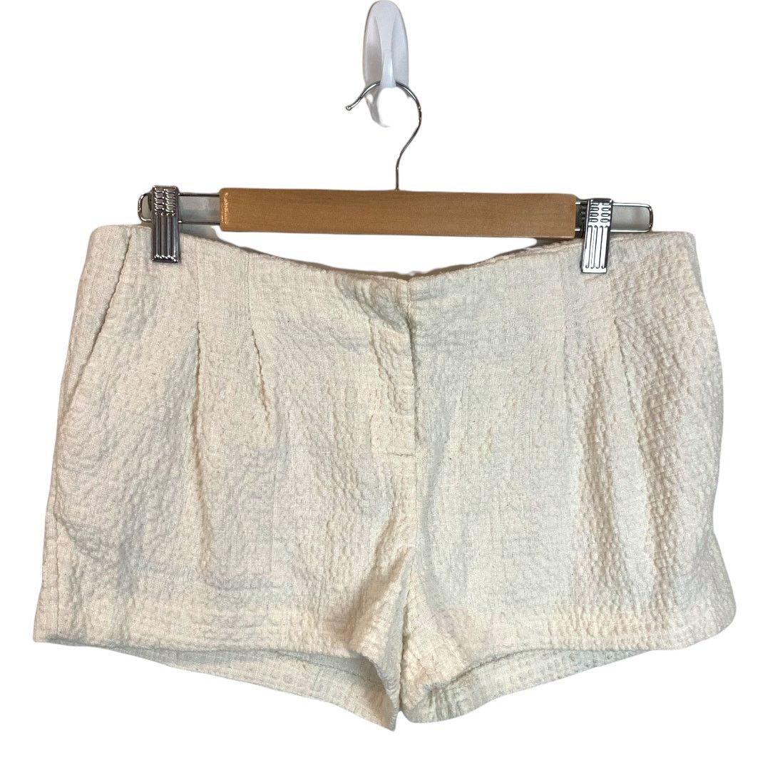 H&M H&M Cream Ivory Textured Pleated Shorts 8 M Medium Size 30" / US 8 / IT 44 - 1 Thumbnail