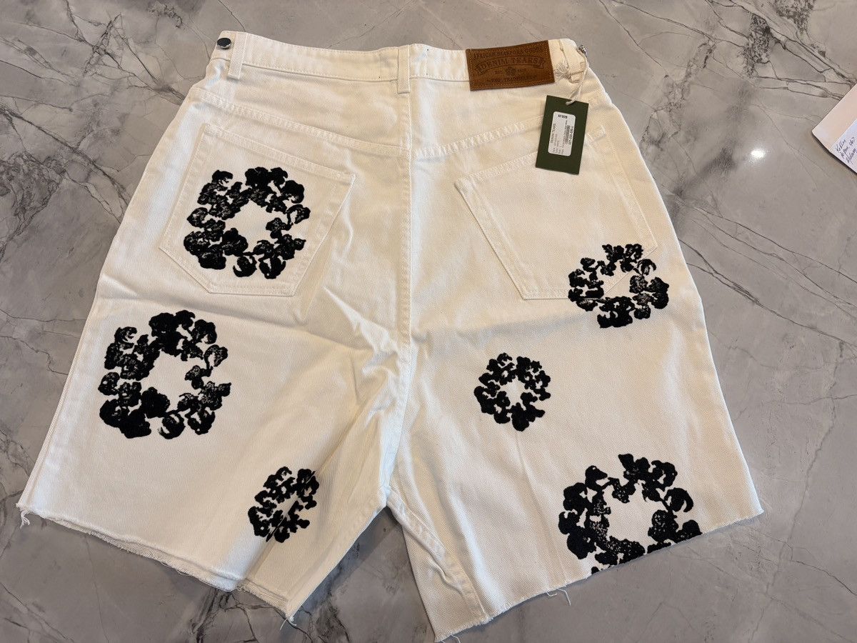 DENIM TEARS Denim Tears Cotton Wreath Shorts White Black Size L NWT Size US 35 - 2 Thumbnail