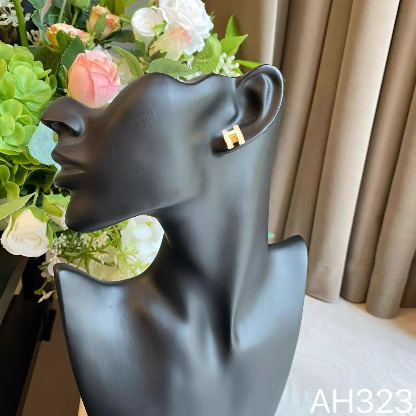 Hermes Hermes Pop H Earrings K Gold White Enamel AH323 Size ONE SIZE - 3 Thumbnail
