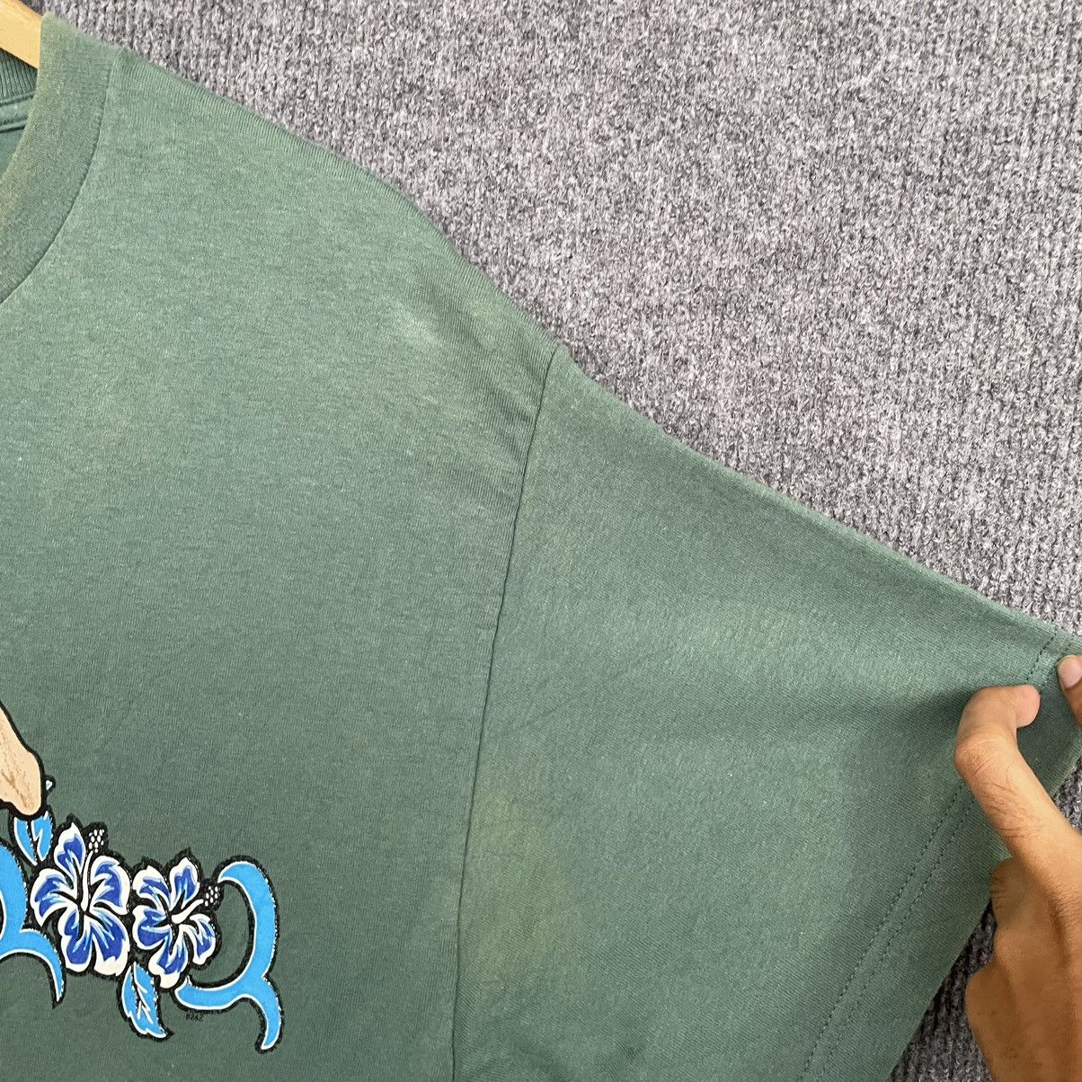 Vintage Vintage 1990s Surf Gear Hawaii Faded Green T Shirt Size US L / EU 52-54 / 3 - 6 Thumbnail
