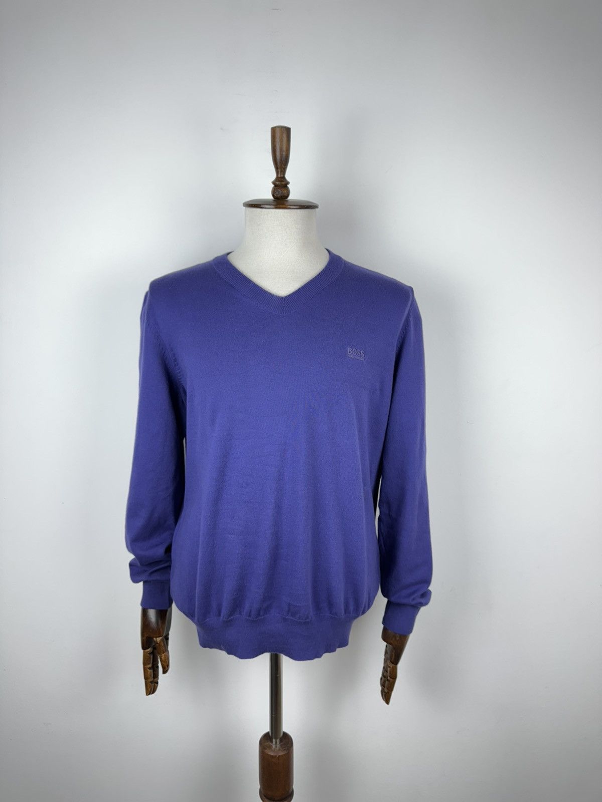 Hugo Men’s Hugo Boss V-Neck Wool Sweater Purple Jumper size L Size US L / EU 52-54 / 3 - 1 Thumbnail
