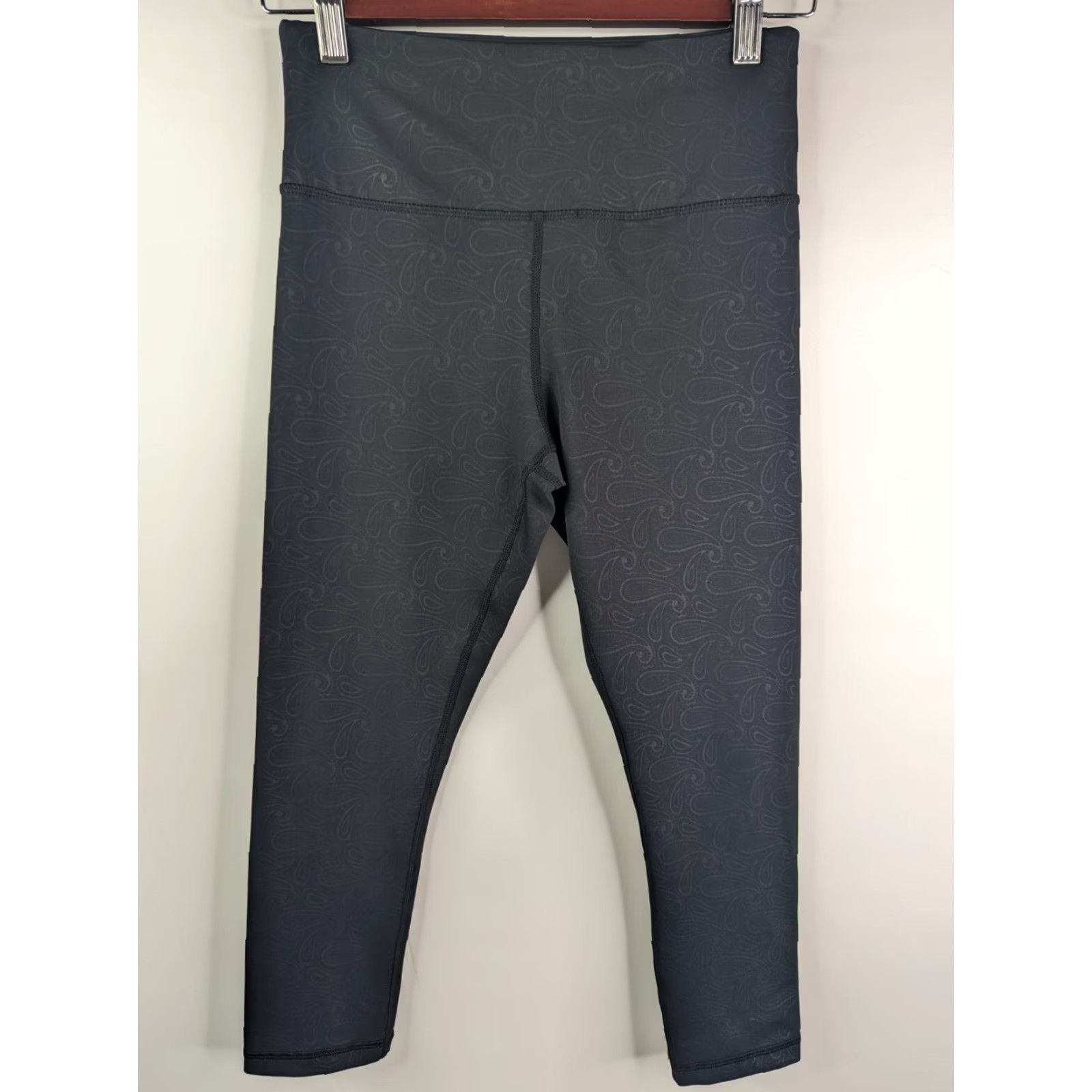 Vintage Zyia Active Leggings Capri Black Size 4 Womens Compression Pants Paisley Activewear Yoga Breathable High Waist Easy Care Size 27" / US 4 / IT 40 - 2 Thumbnail