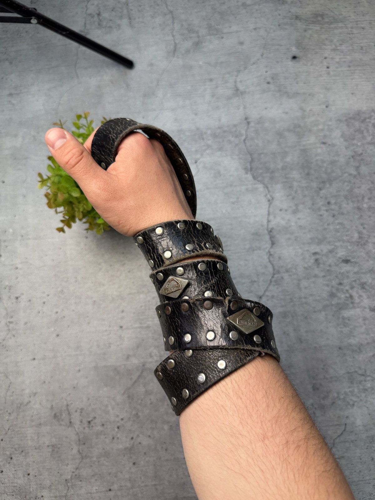 Japanese Brand Japanese Vintage Distressed Leather Y2K Belt Grunge Size ONE SIZE - 2 Thumbnail