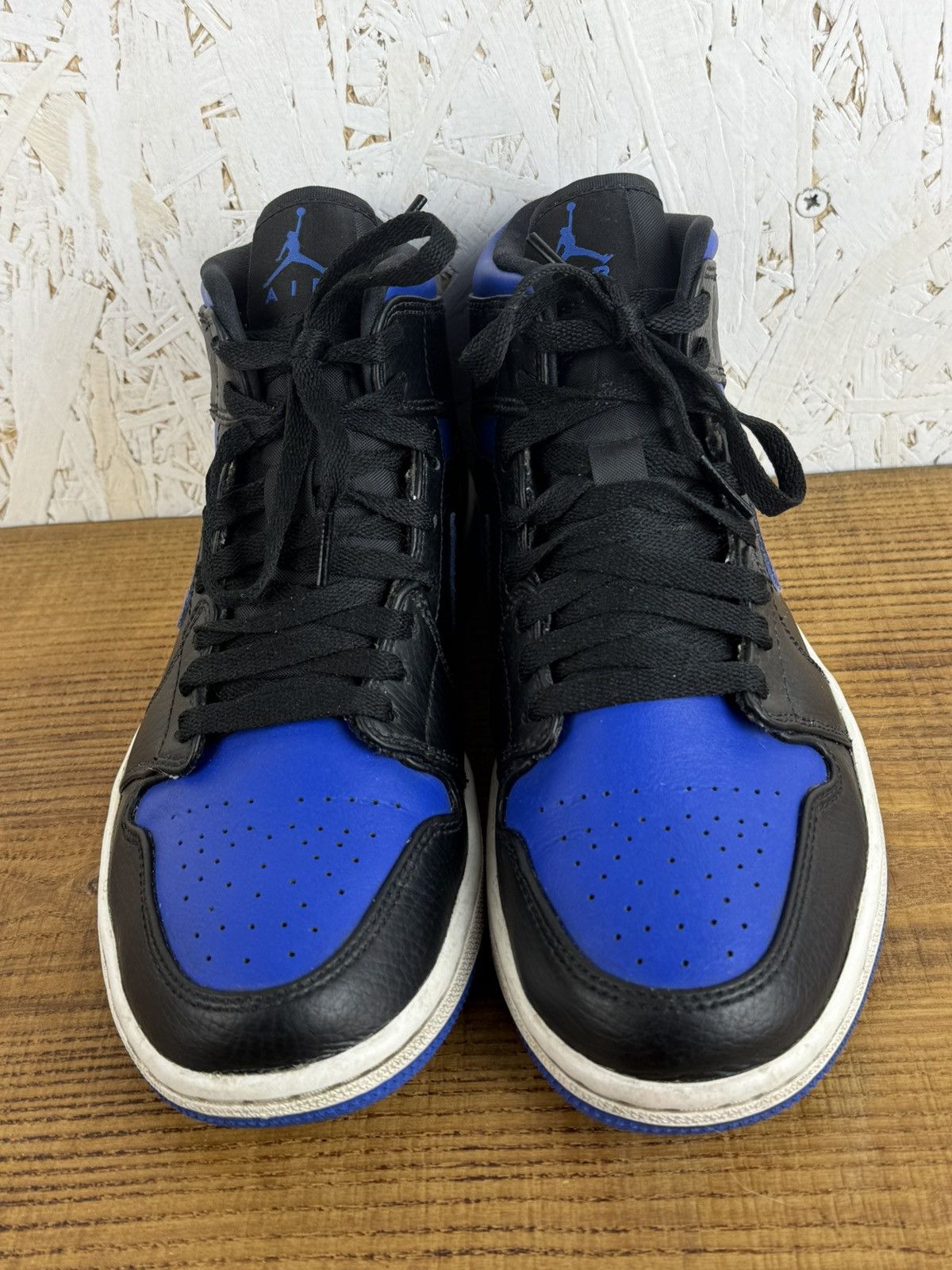 Jordan Brand Jordan 1 Mid Black Hyper Royal Blue Sneakers 554724-068 US8 Size US 8 / EU 41 - 12 Thumbnail