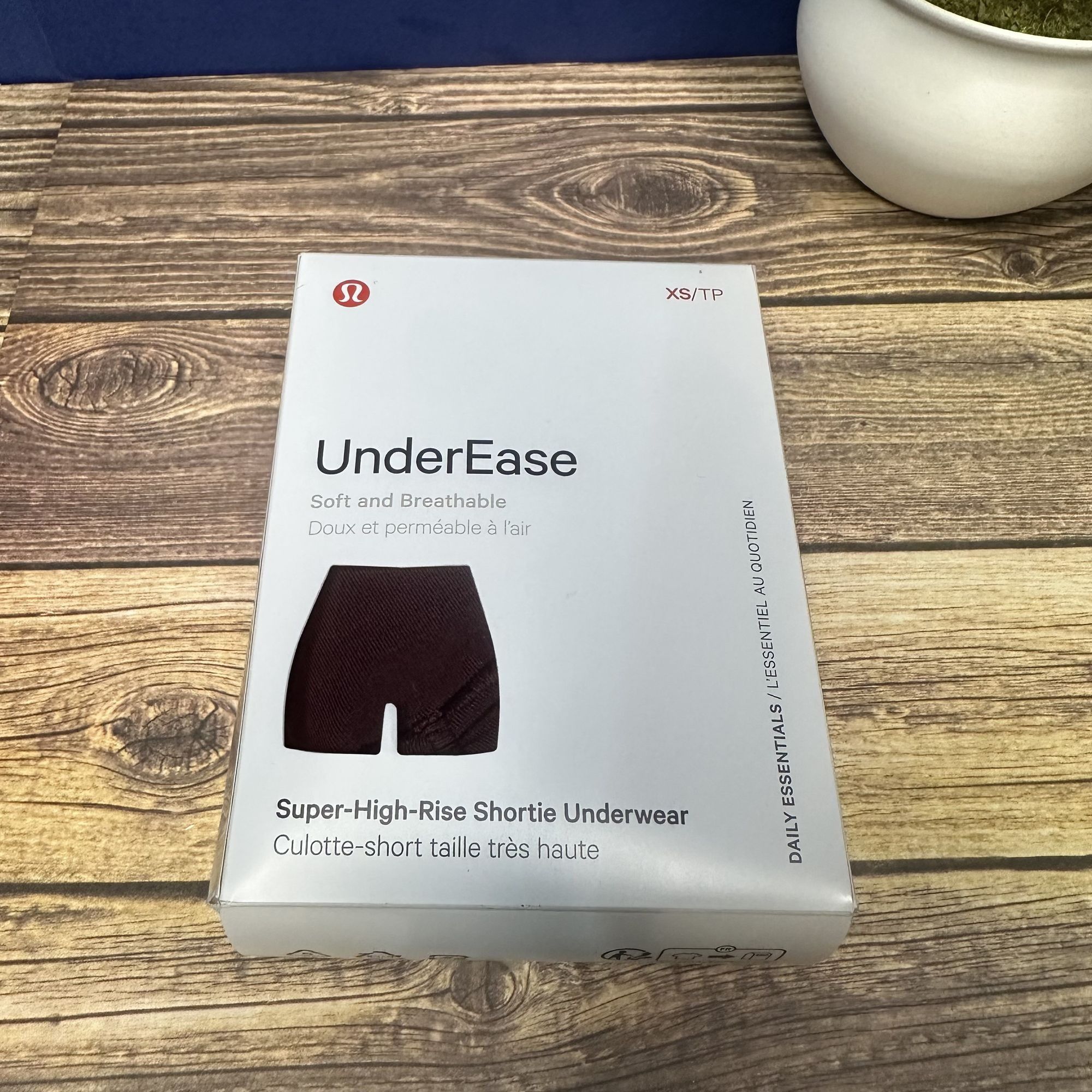 Lululemon Lululemon UnderEase Super High Rise Shortie NWT Size XS Size ONE SIZE - 10 Thumbnail