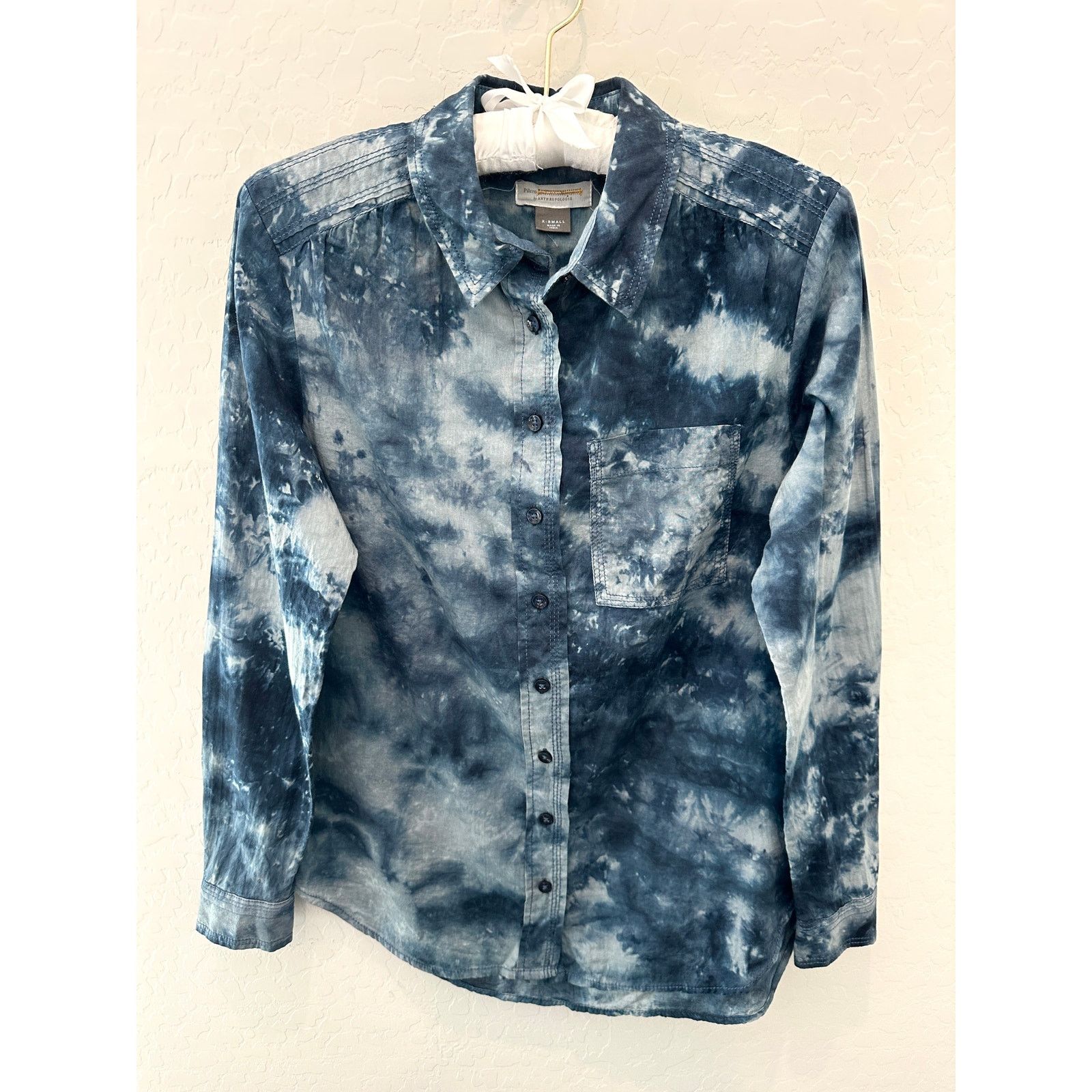 Anthropologie ANTHROPOLOGIE Cate Classic Blue Tie Dye Button Down Shirt Size XS / US 0-2 / IT 36-38 - 1 Thumbnail