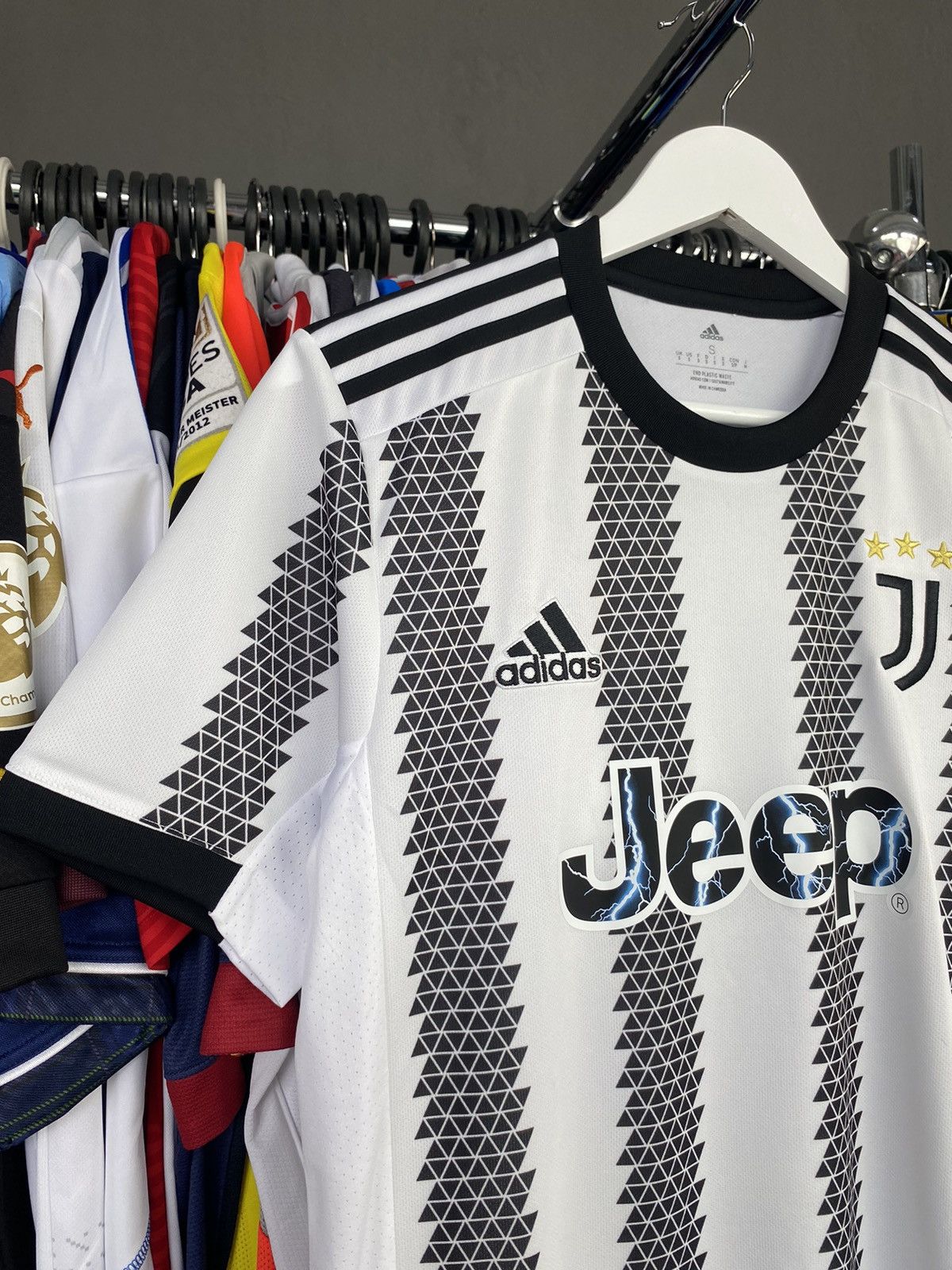 Adidas 2022/23 ADIDAS JUVENTUS HOME SOCCER FOOTBALL JERSEY SHIRT Size US S / EU 44-46 / 1 - 5 Thumbnail
